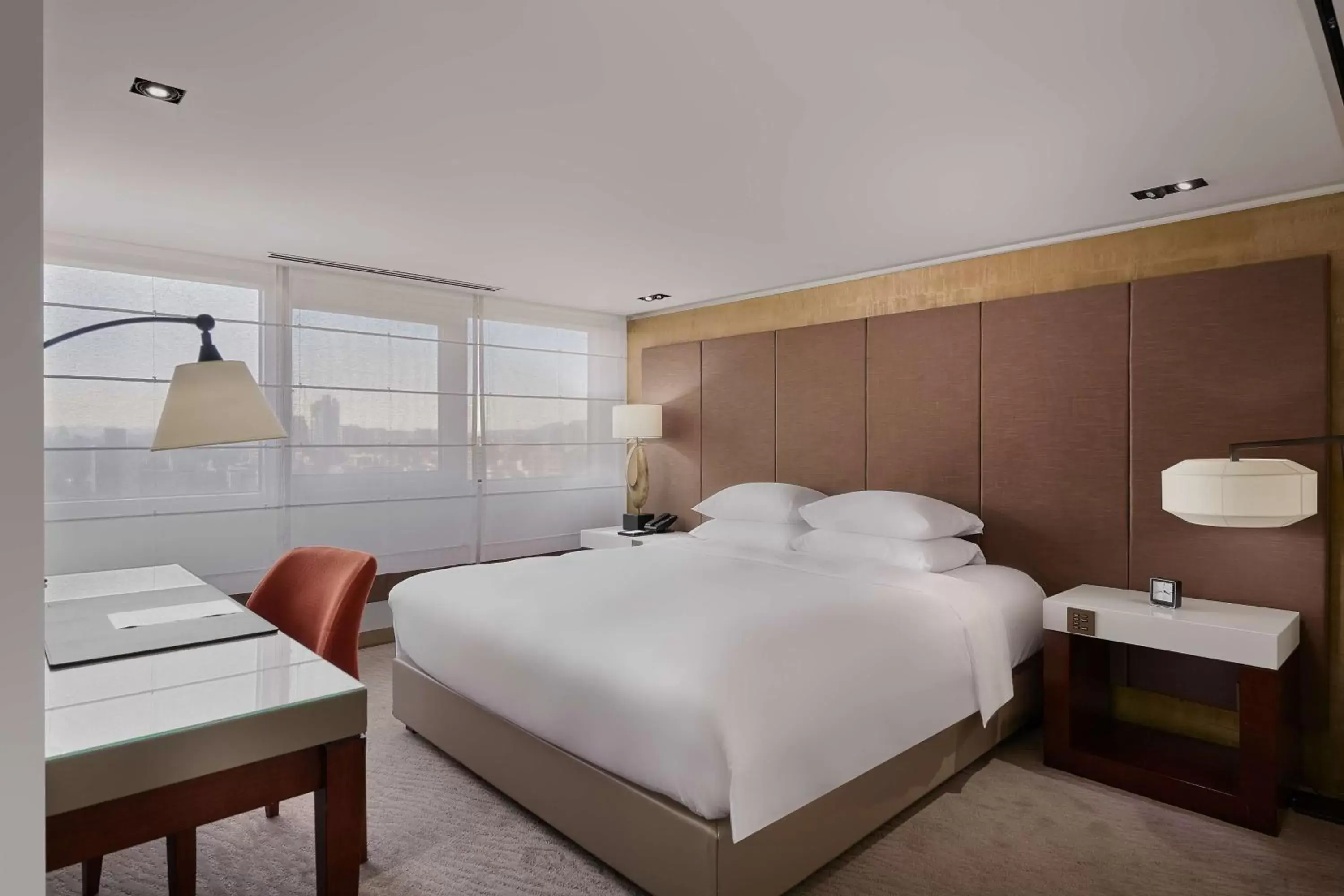 Photo of the whole room, Bed in Grand Hyatt Taipei