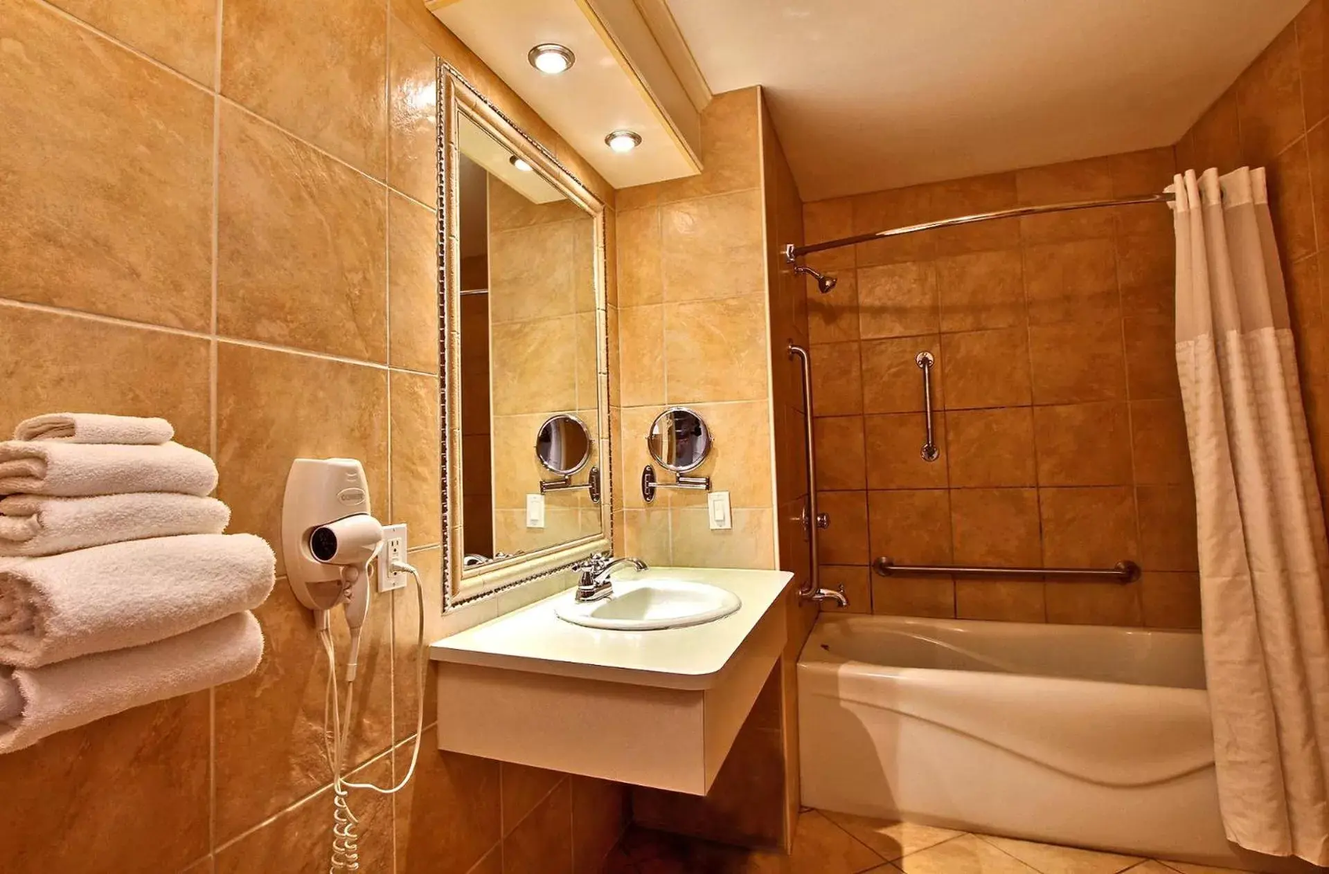 Bathroom in Hôtel l'Empress