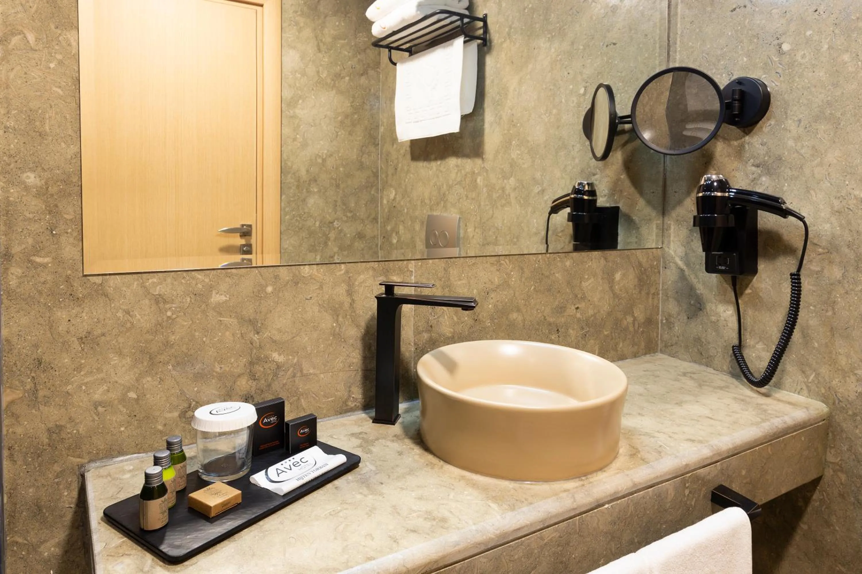 Corner Double Room in Avec Hotel