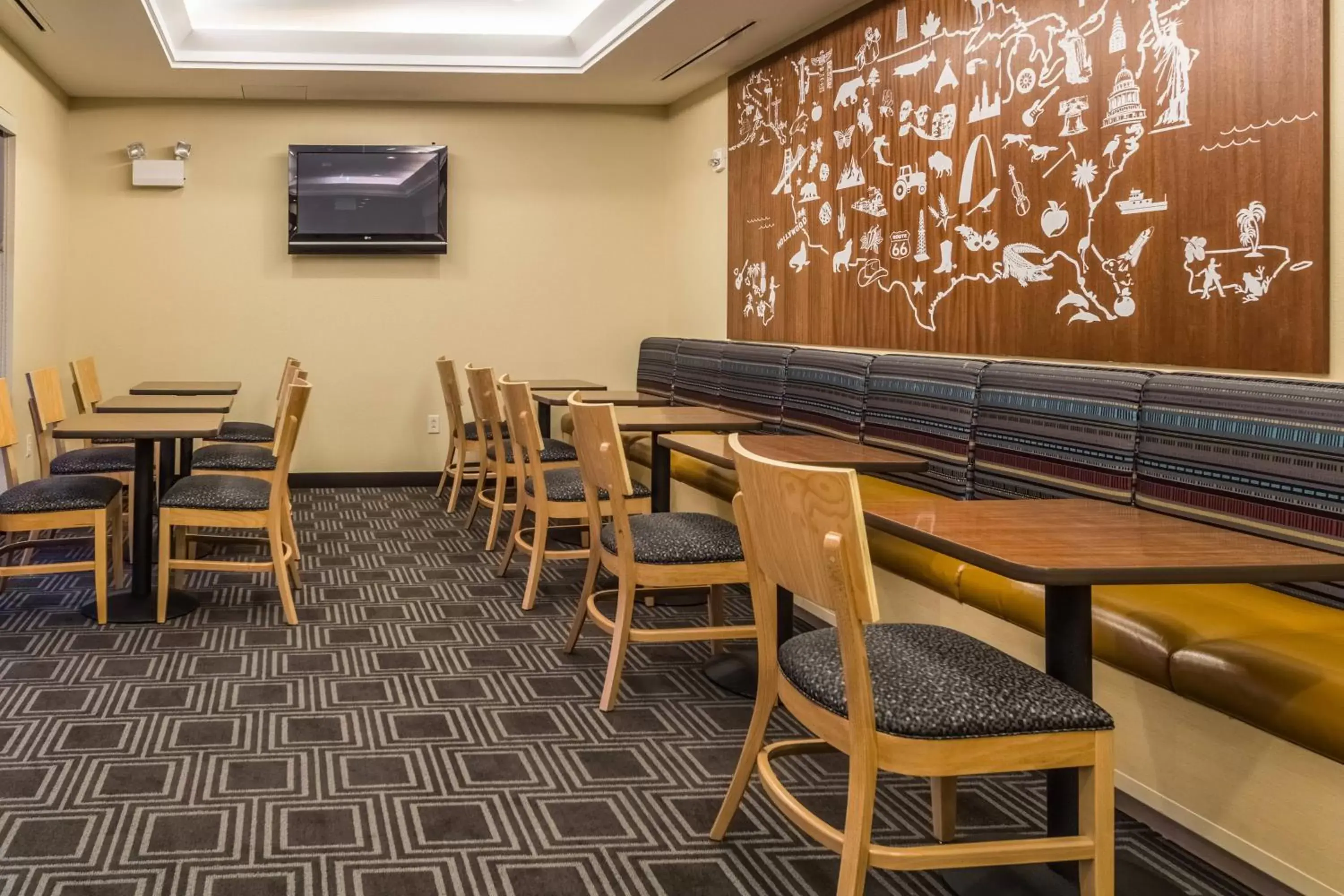 Restaurant/Places to Eat in TownePlace Suites Dayton North