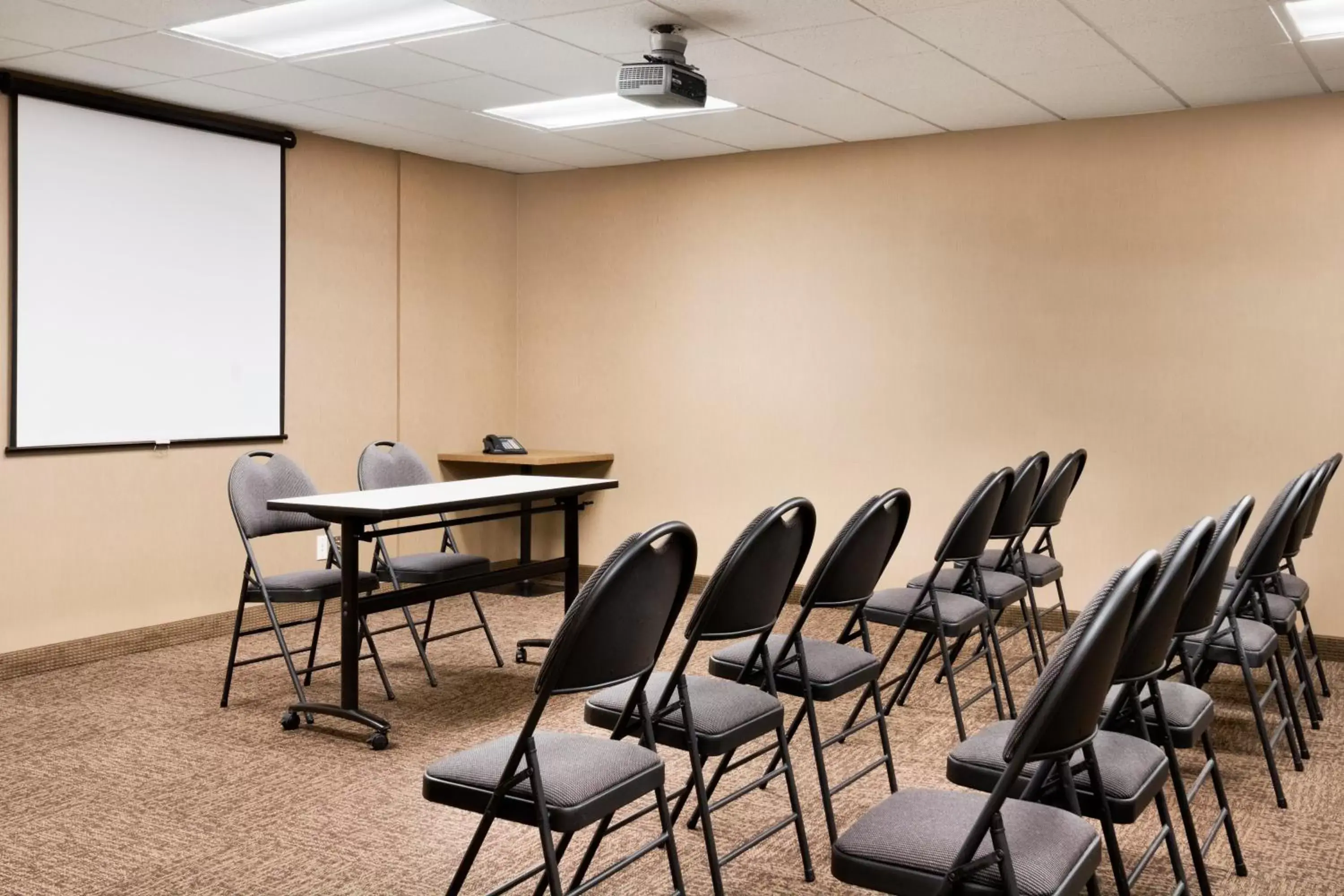 Meeting/conference room in Days Inn & Suites by Wyndham Cochrane