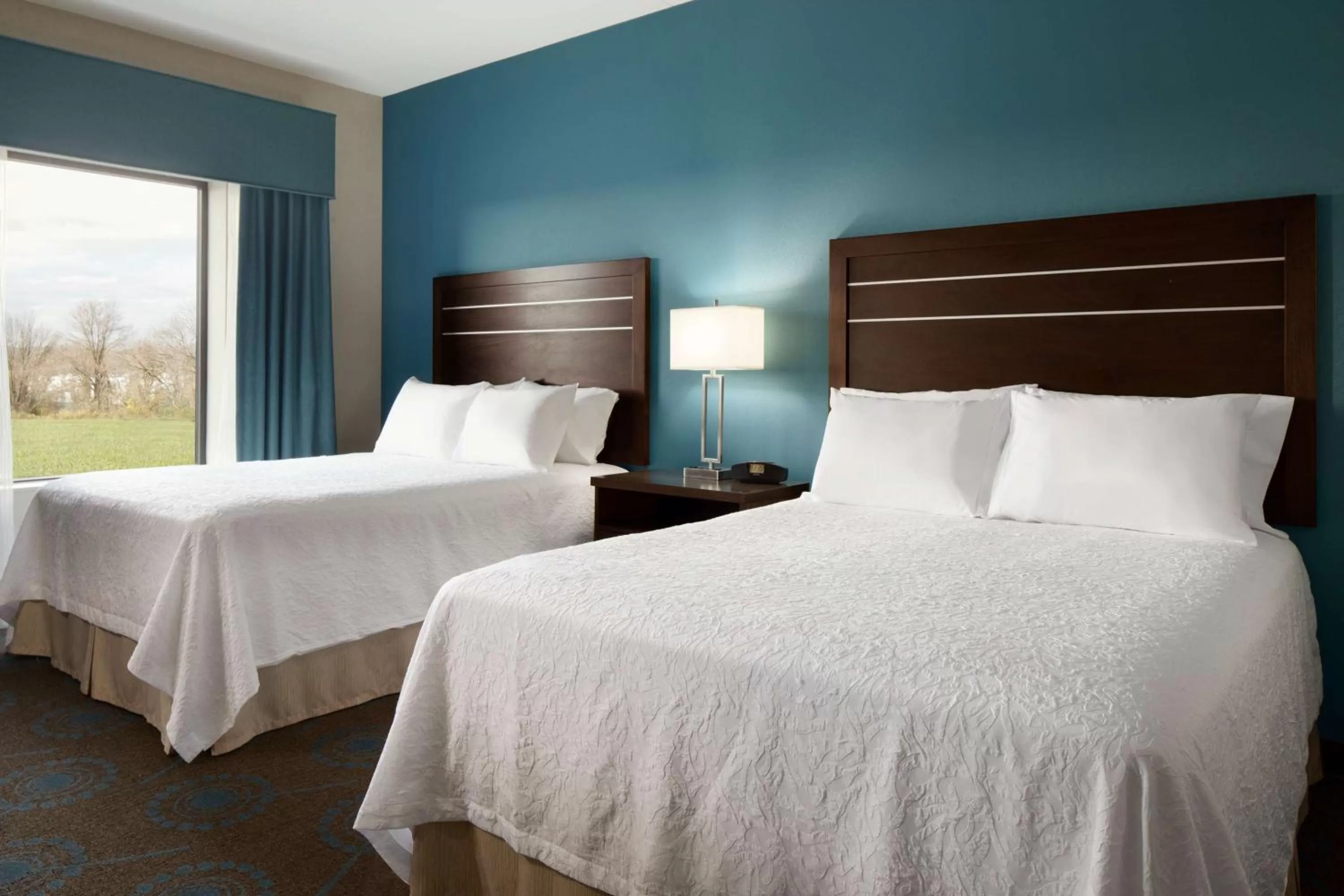 Bed in Hampton Inn & Suites Aberdeen/APG South
