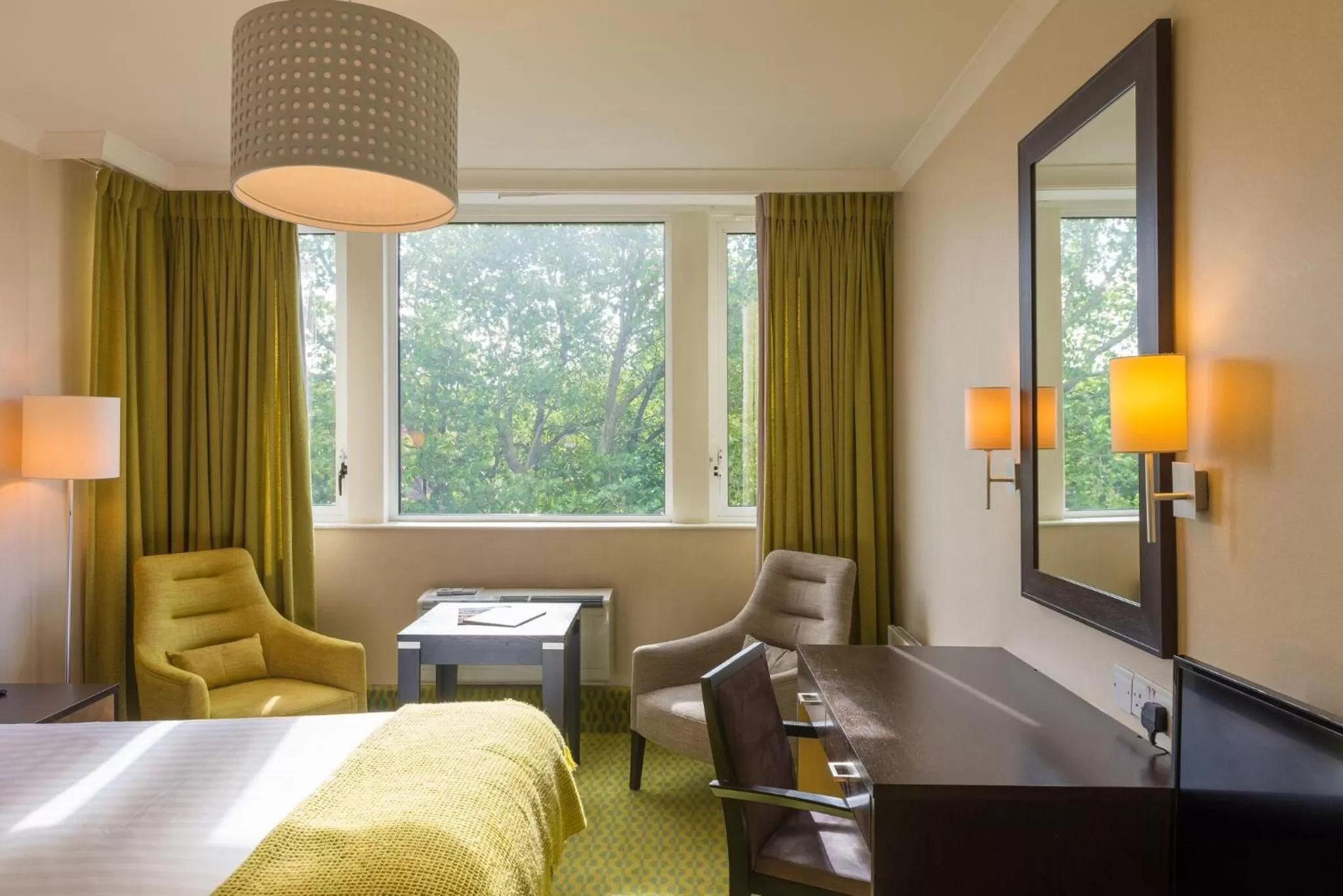 Bedroom, Bed in The Lincoln Hotel