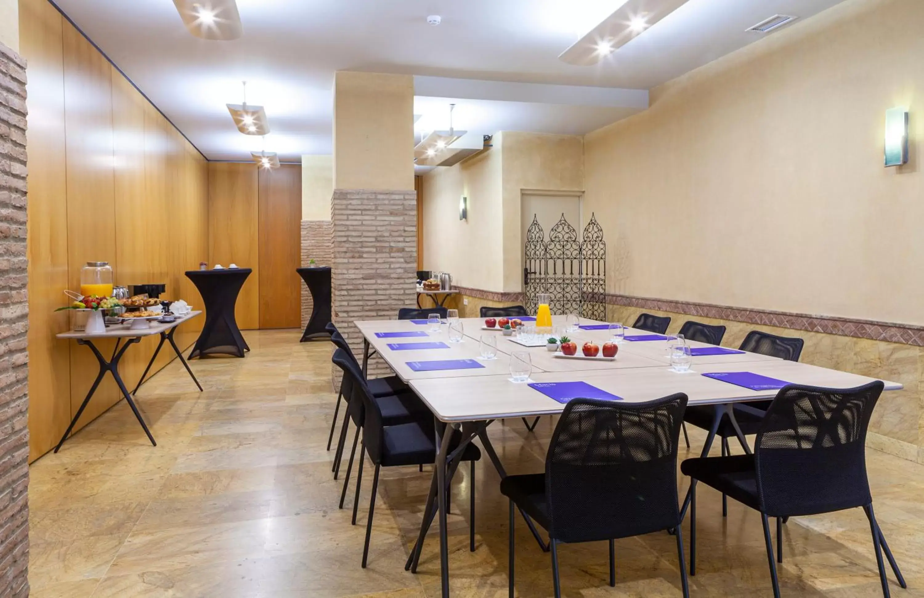 Meeting/conference room, Restaurant/Places to Eat in Macia Alfaros