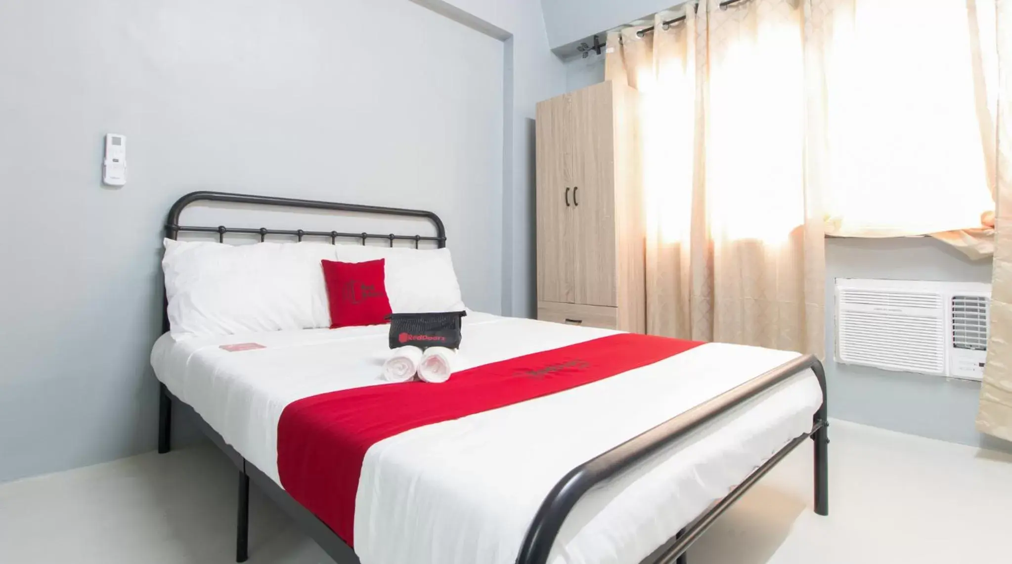 Bed in RedDoorz @ Sunfields Lipa Batangas Bed in RedDoorz @ Sunfields Lipa Batangas