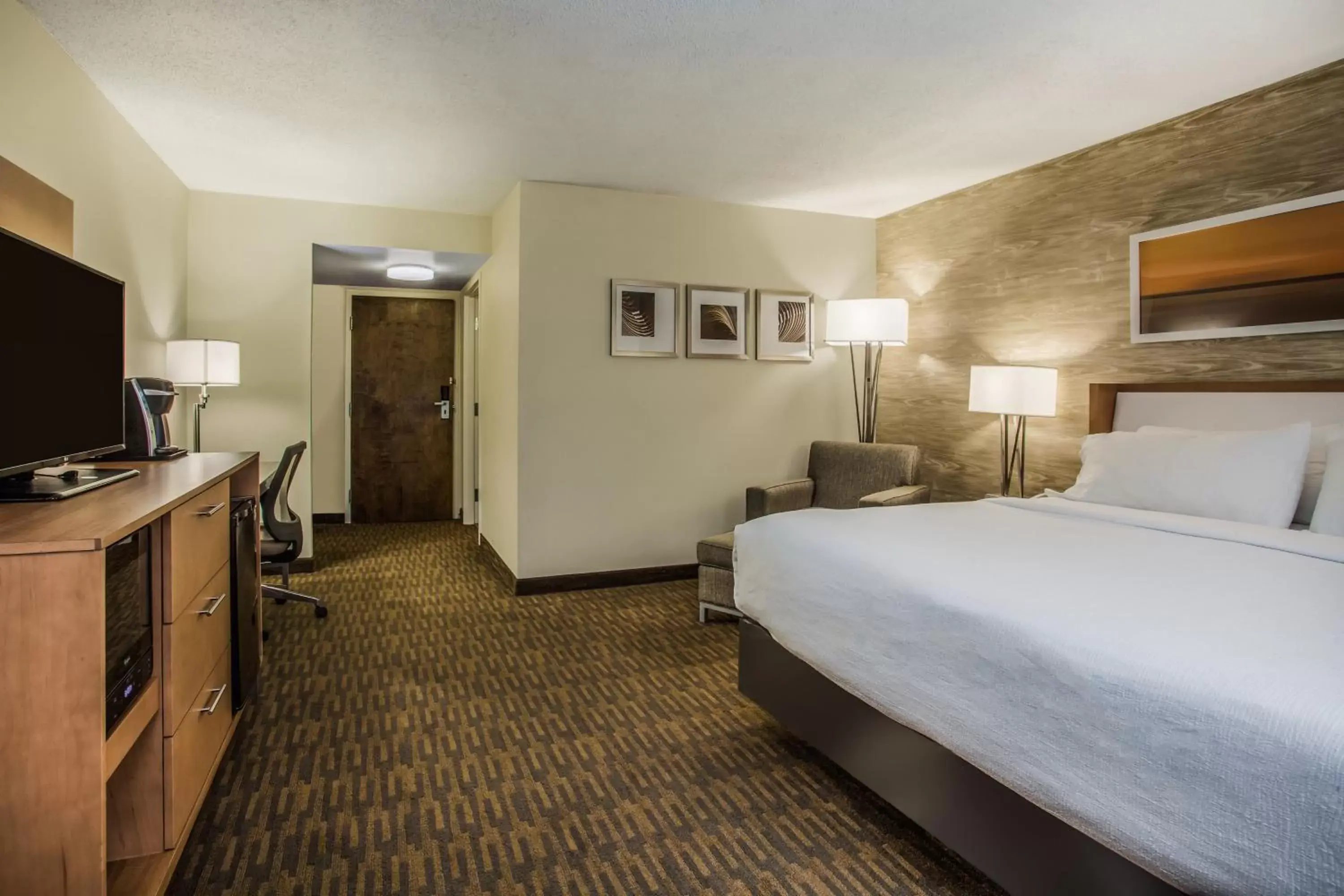 Premium King Room in Holiday Inn Saratoga Springs by IHG Premium King Room in Holiday Inn Saratoga Springs by IHG