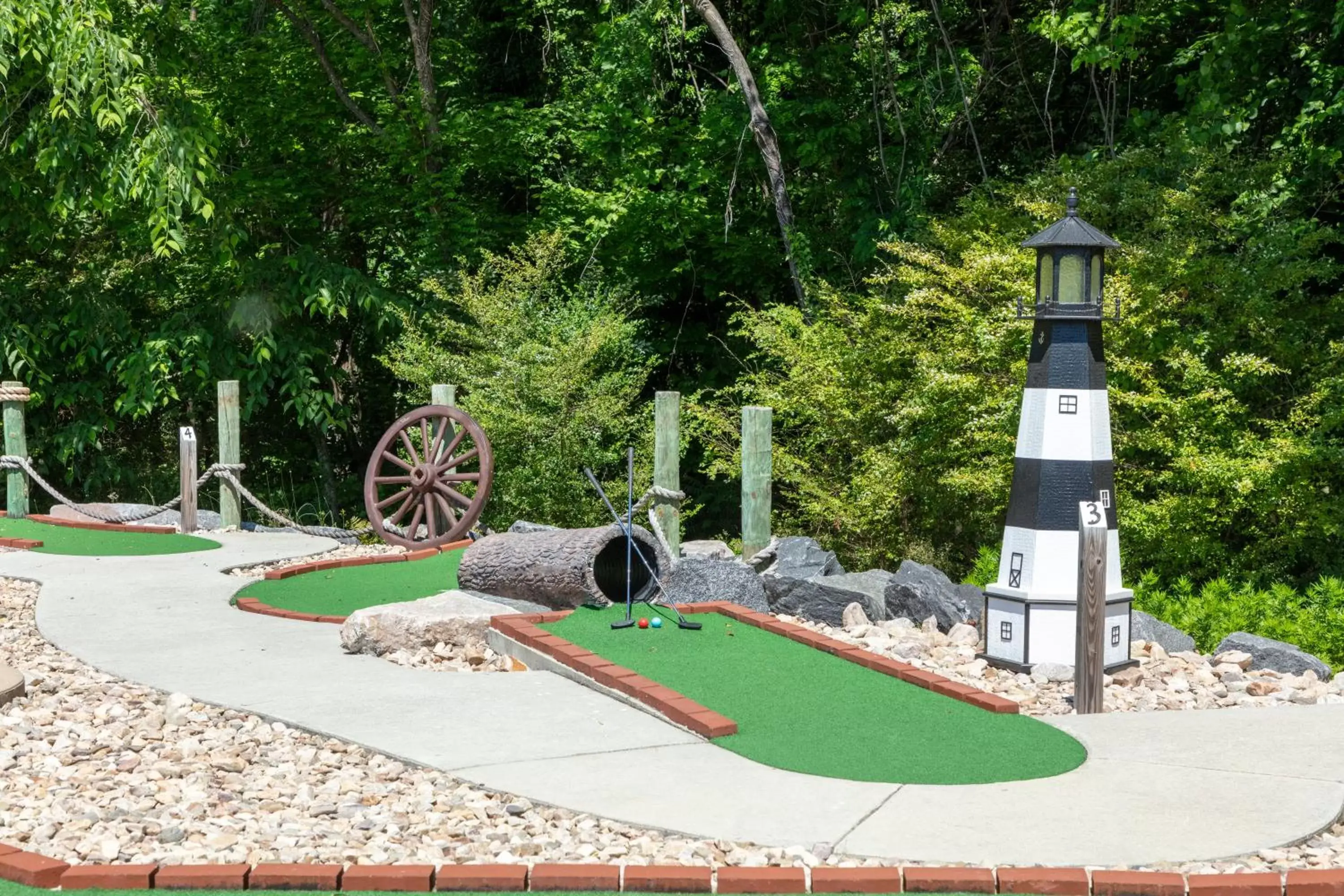 Minigolf, Swimming Pool in Westgate Historic Williamsburg Resort