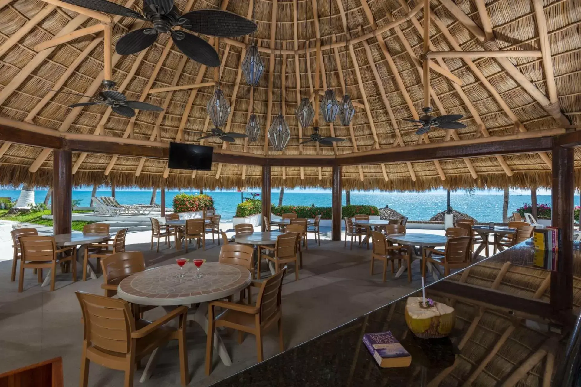 Lounge or bar, Restaurant/Places to Eat in Vista Vallarta All Suites On The Beach