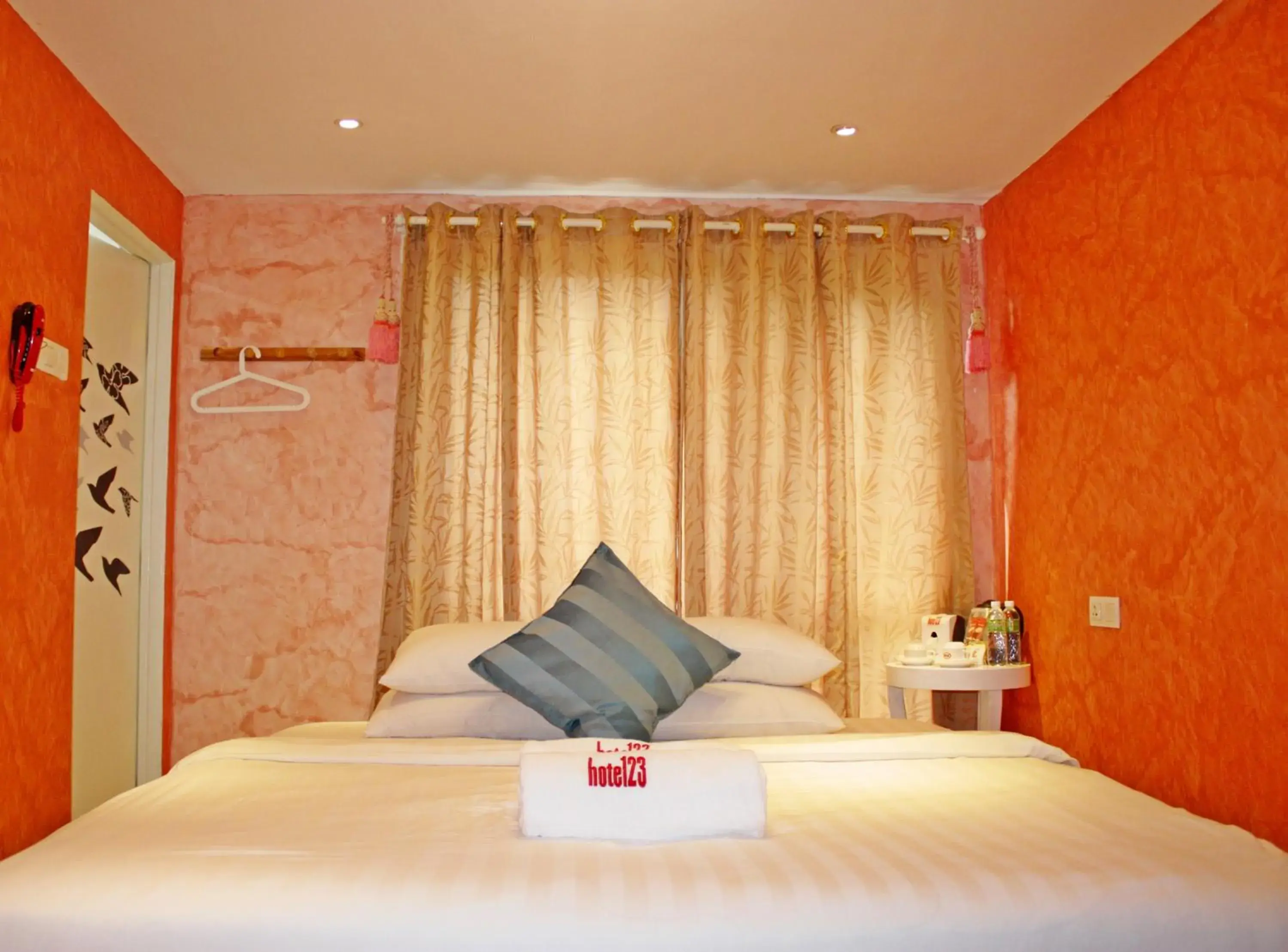 Photo of the whole room, Bed in Boutique Hote123