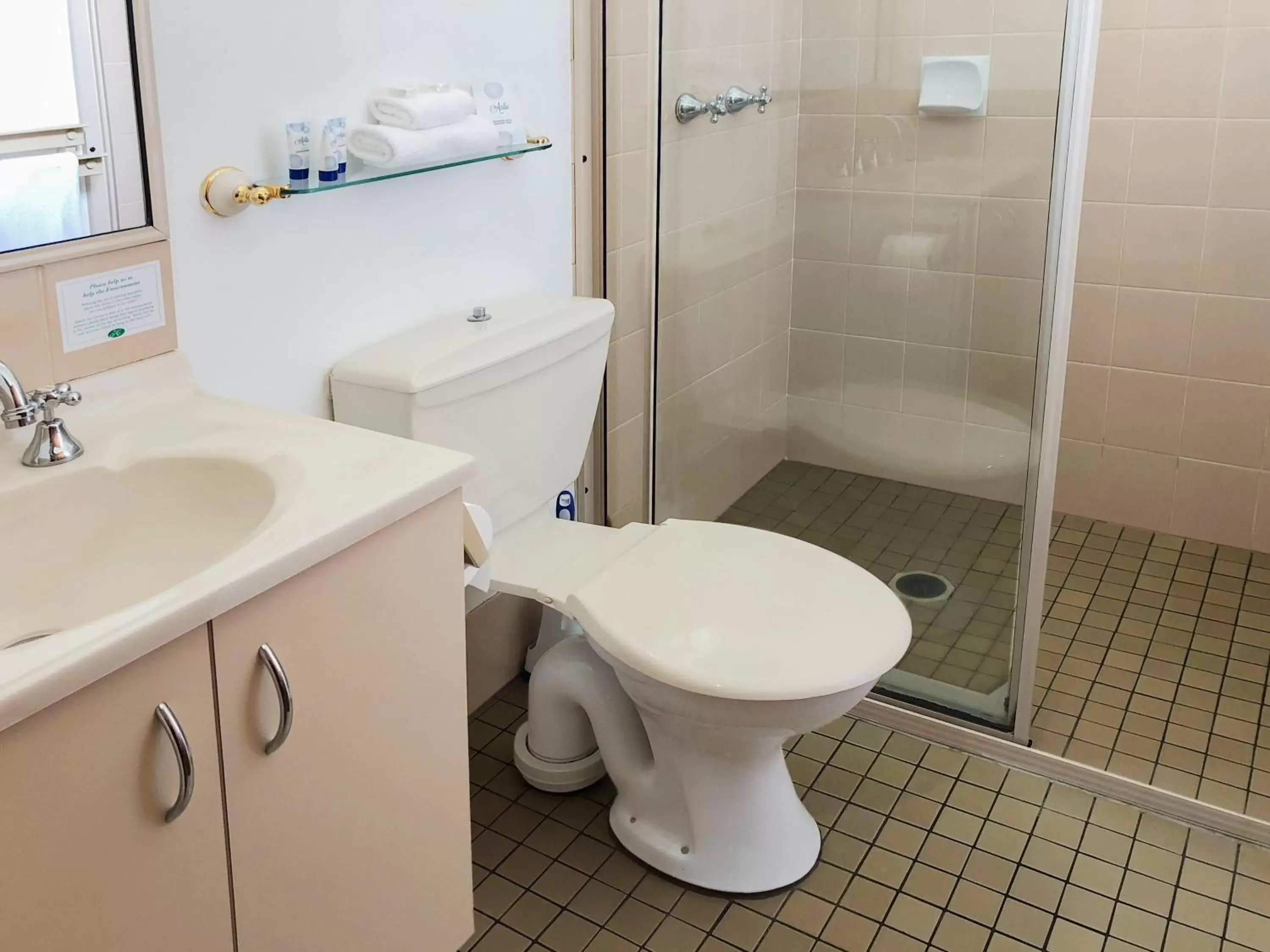 Bathroom in Leeton Heritage Motor Inn