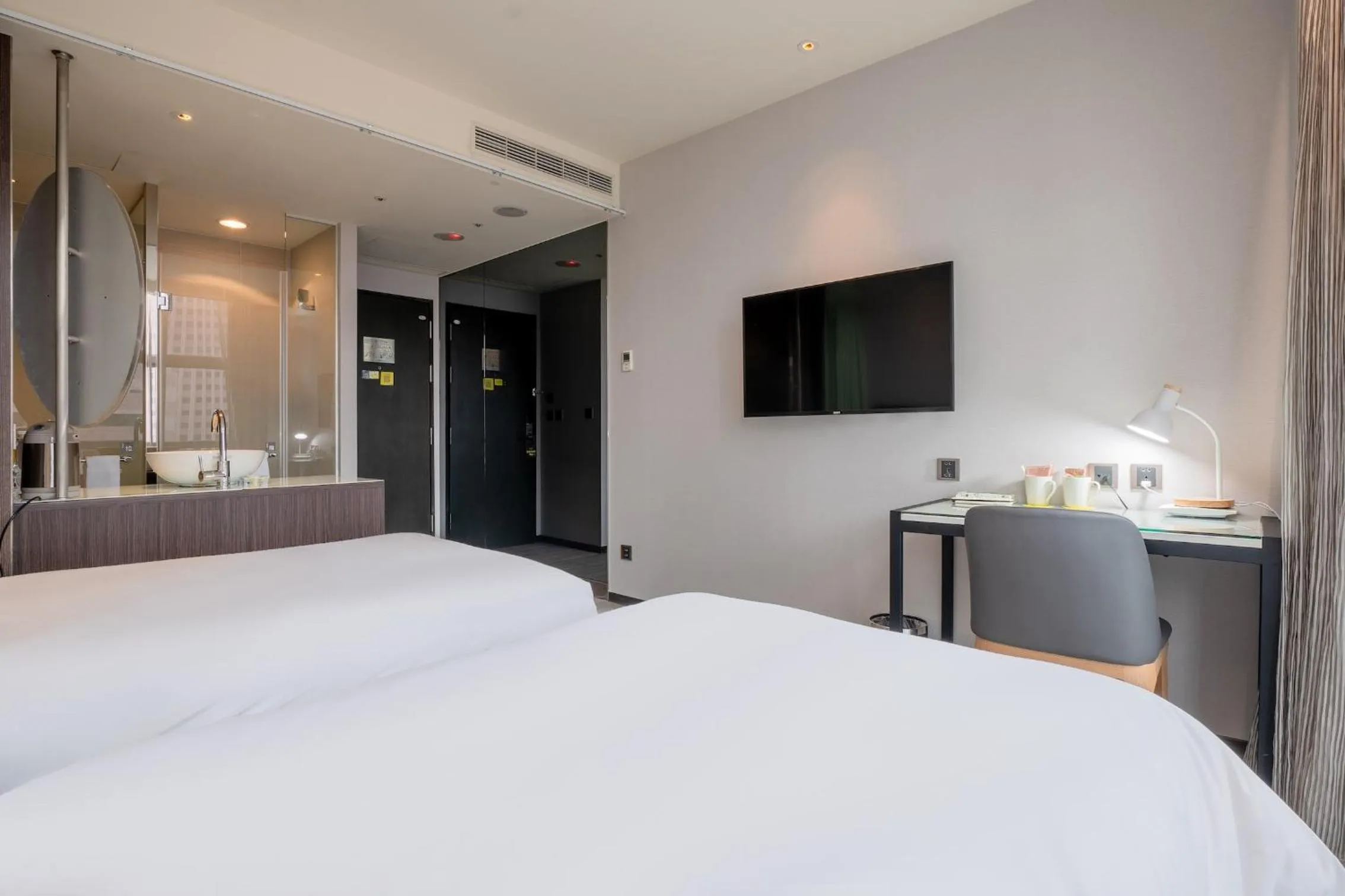 Photo of the whole room, Bed in CHECK inn Taipei Xinyi