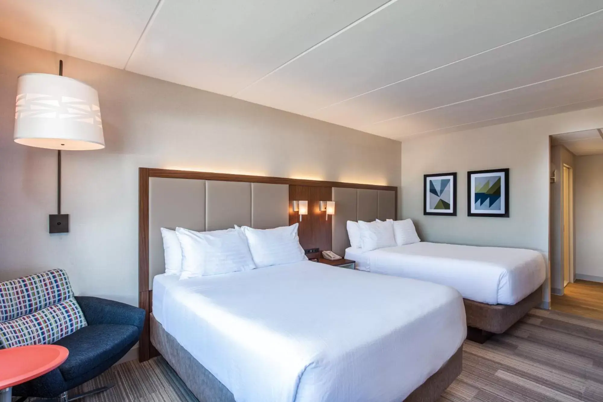 Bedroom, Bed in Holiday Inn Express Hauppauge-Long Island, an IHG Hotel