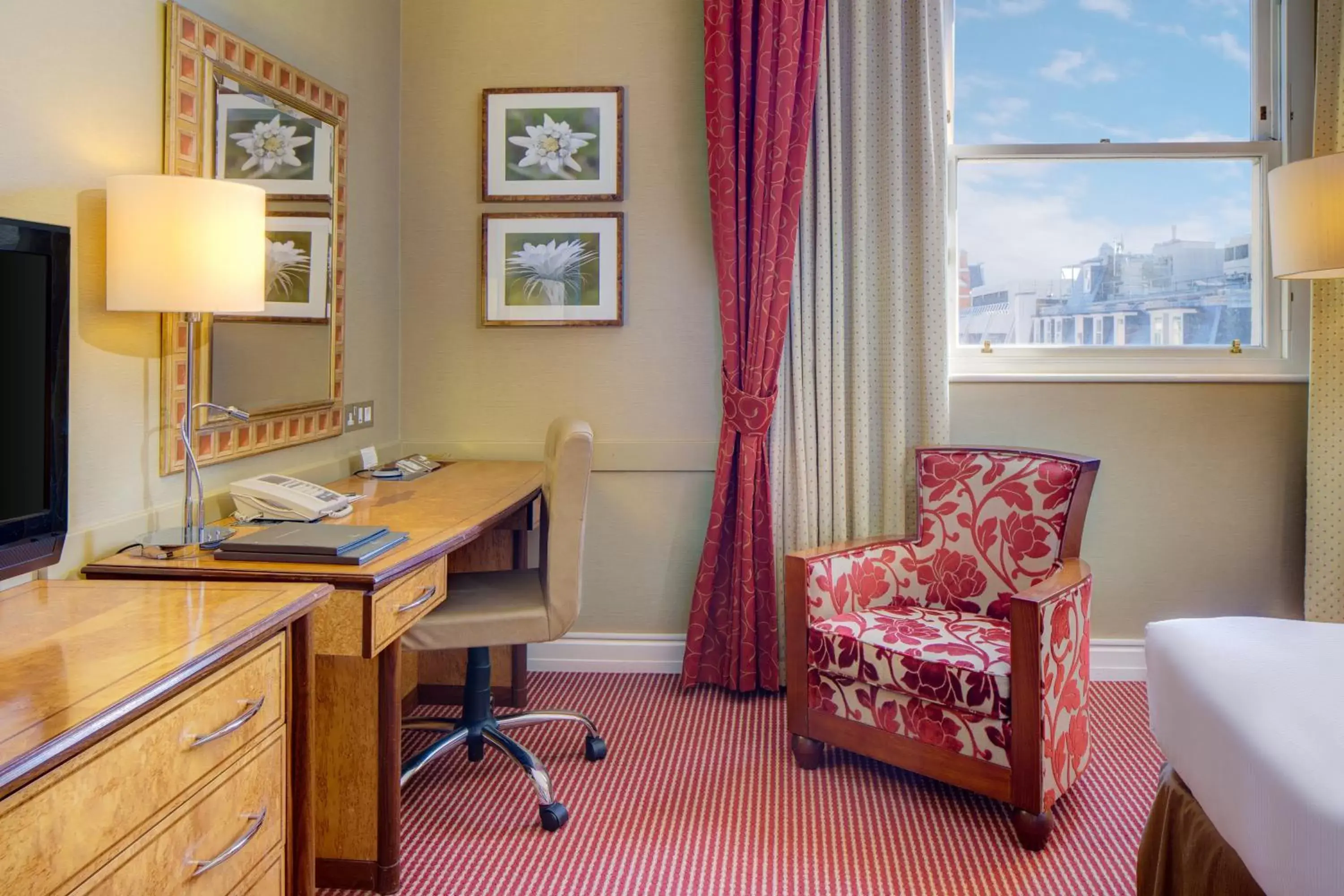 Bedroom, Seating Area in Hilton London Paddington