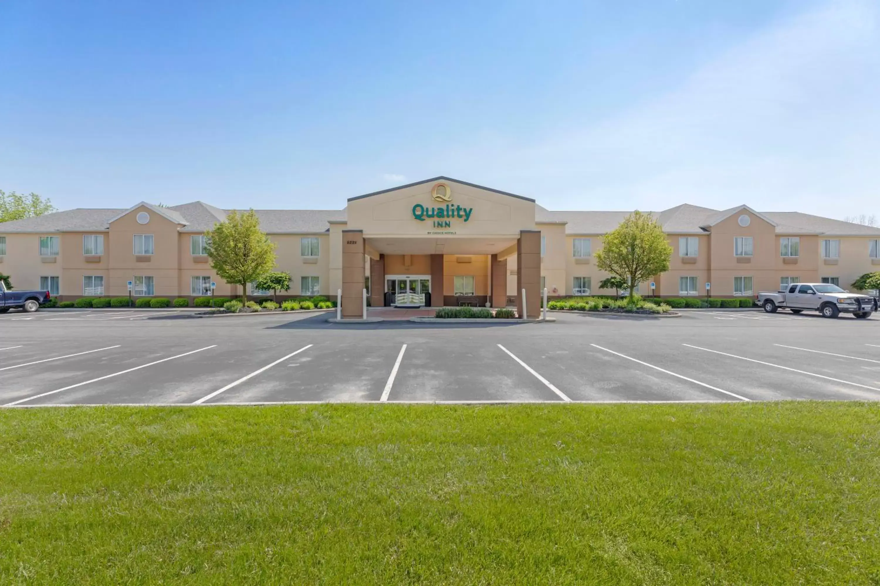 Property Building in Quality Inn & Suites Sandusky