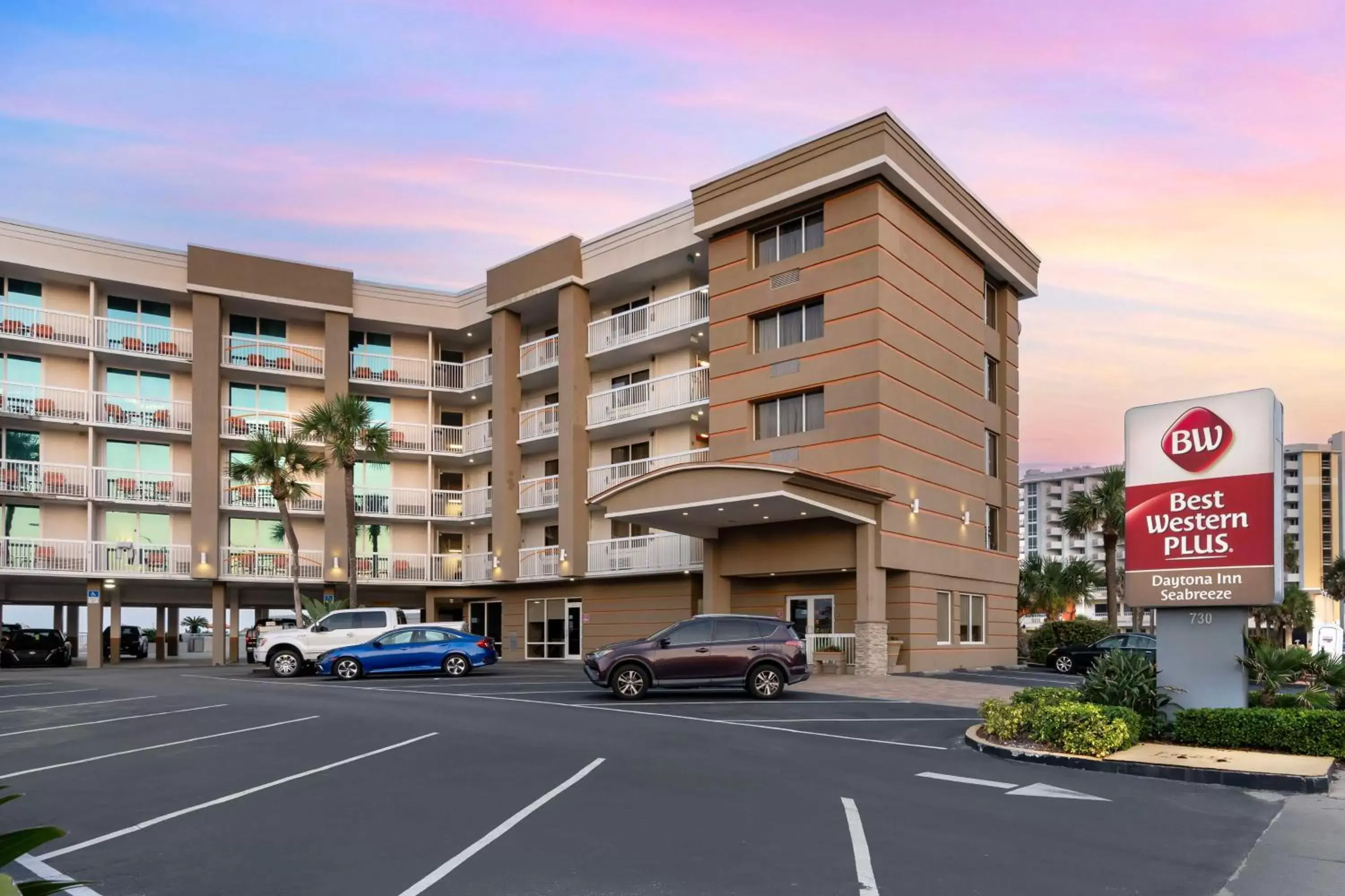 Property building in Best Western Plus Daytona Inn Seabreeze Property building in Best Western Plus Daytona Inn Seabreeze
