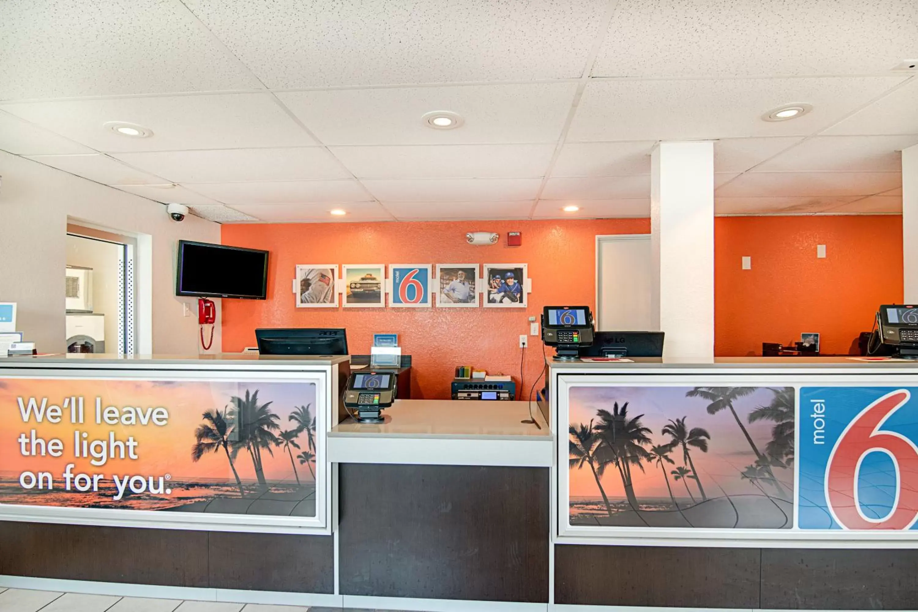 Lobby or reception, Lobby/Reception in Motel 6-Ventura, CA - Beach