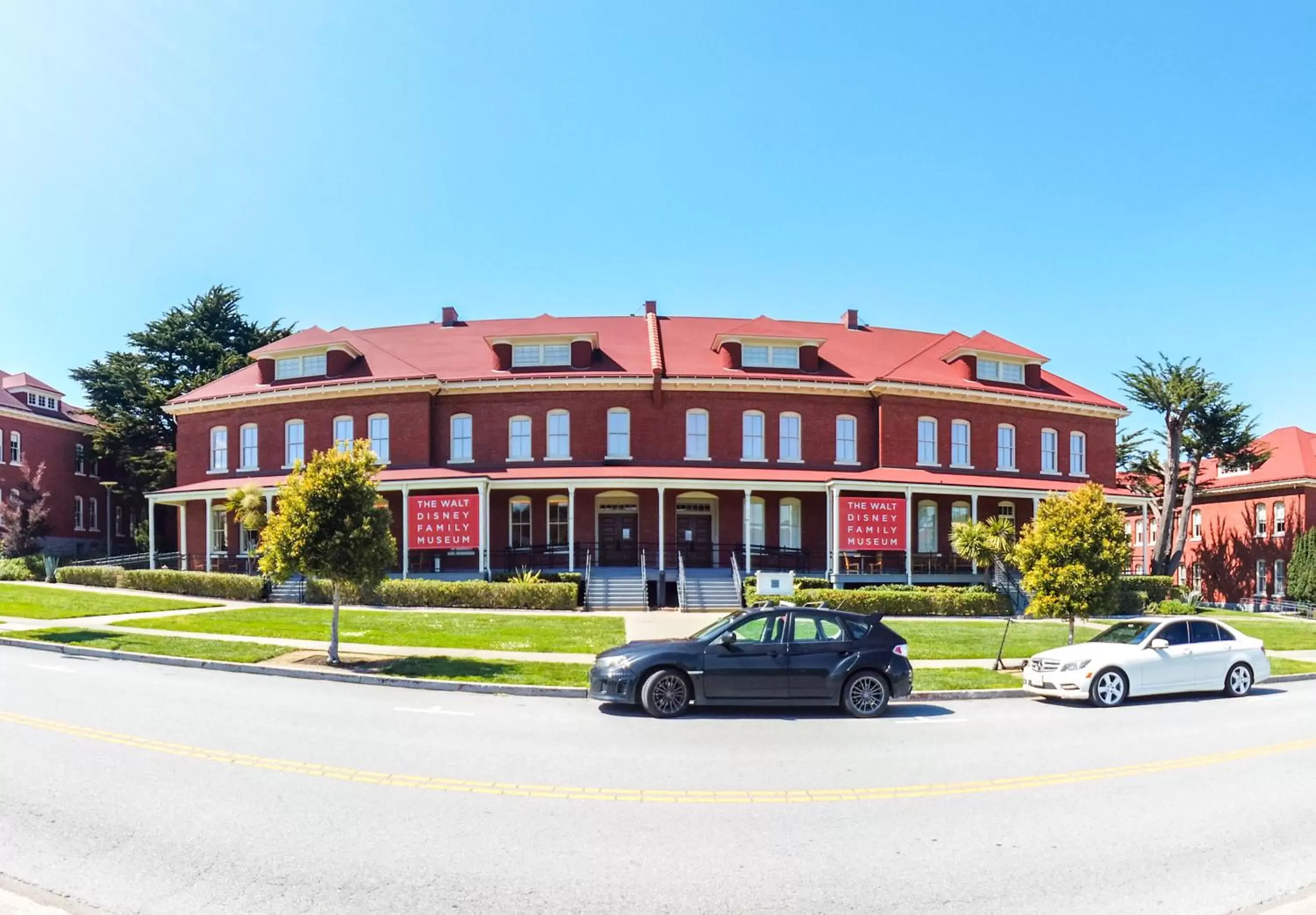 Nearby landmark, Property Building in Inn at Golden Gate