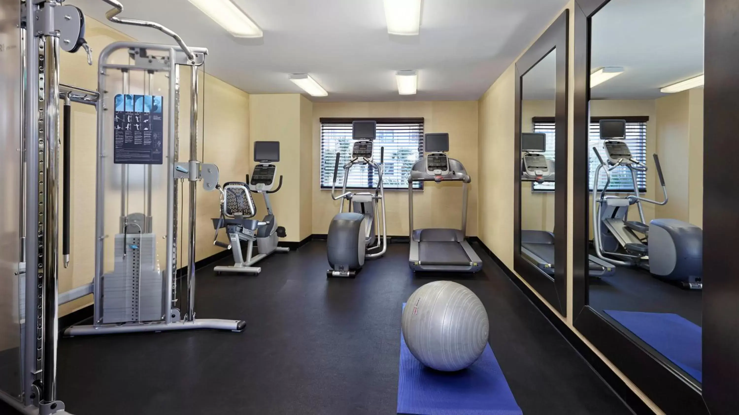 Fitness centre/facilities in Holiday Inn Express & Suites Naples Downtown - 5th Avenue by IHG Fitness centre/facilities in Holiday Inn Express & Suites Naples Downtown - 5th Avenue by IHG