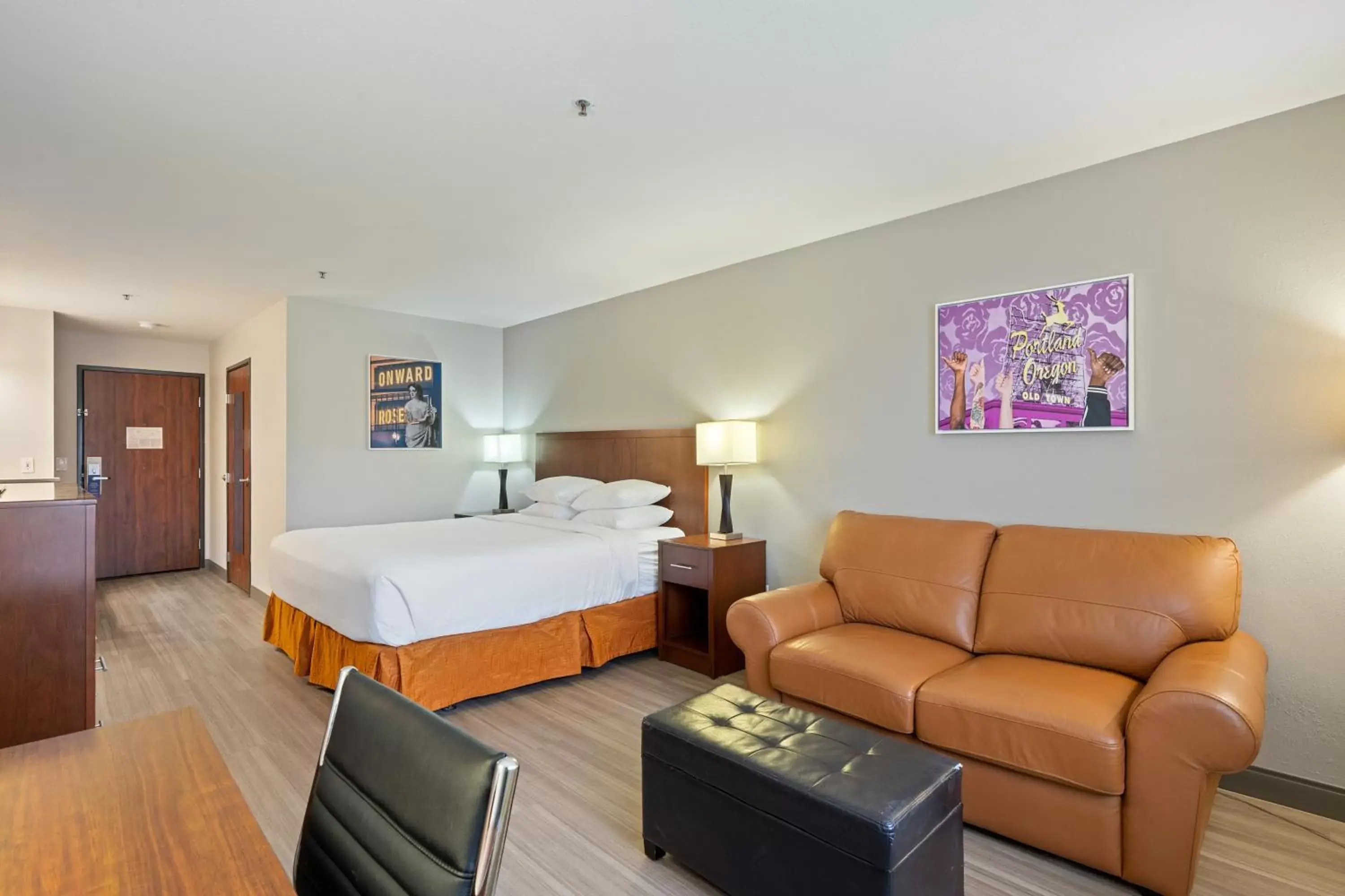 King Room with Bath Tub - Disability Access/Non-Smoking in Best Western Lake Oswego Hotel & Suites King Room with Bath Tub - Disability Access/Non-Smoking in Best Western Lake Oswego Hotel & Suites