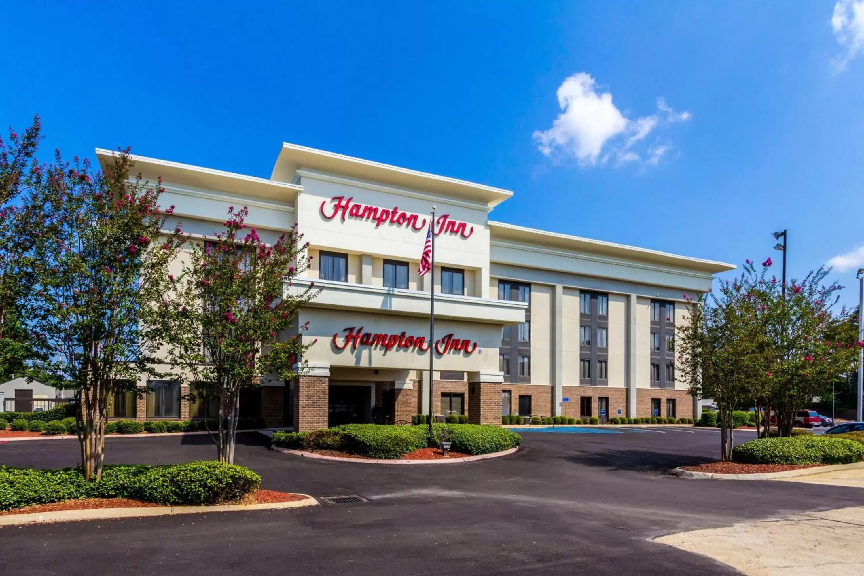 Property building in Hampton Inn Jackson Pearl Intrntl Airport Property building in Hampton Inn Jackson Pearl Intrntl Airport