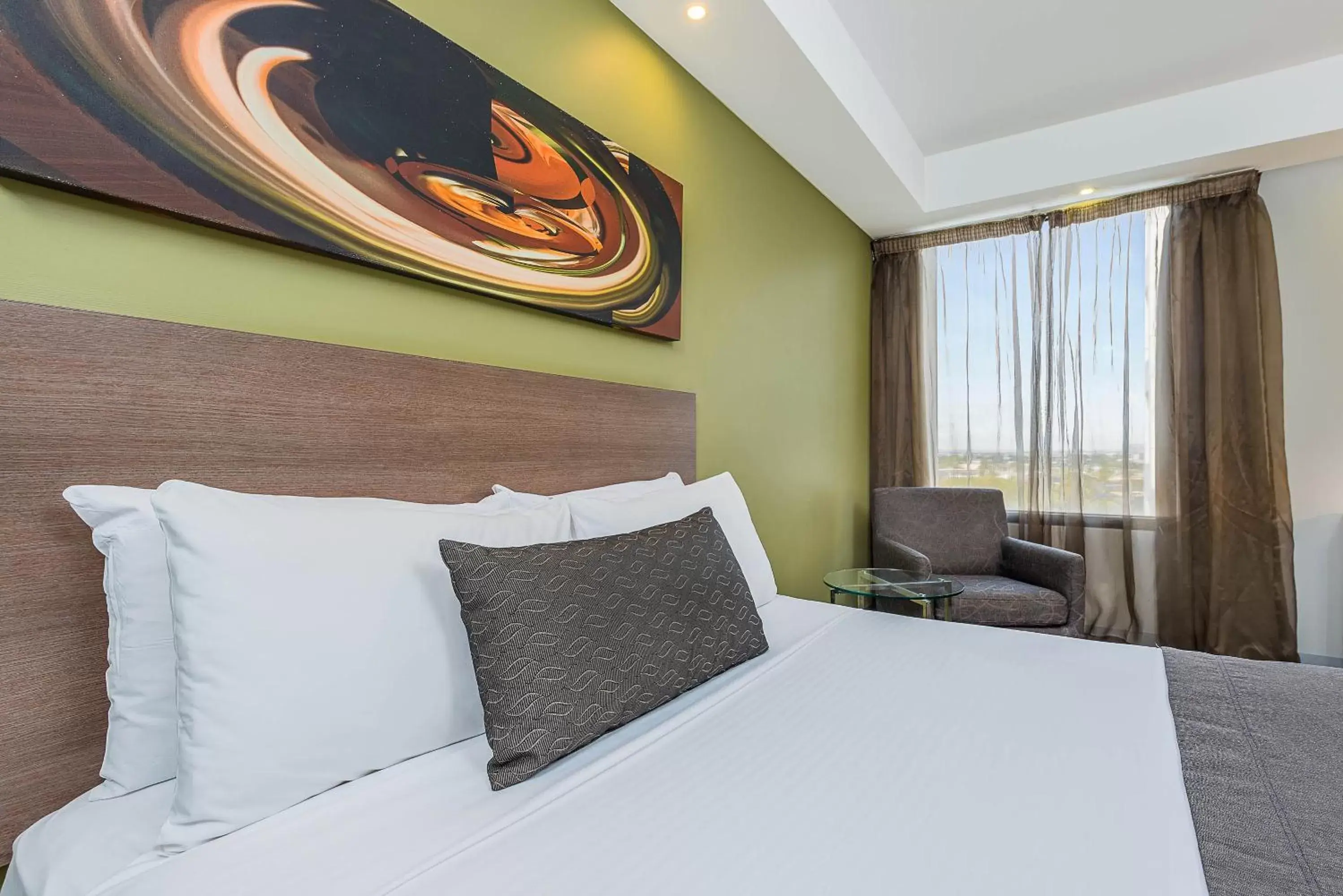 Bedroom, Bed in Mantra Melbourne Airport