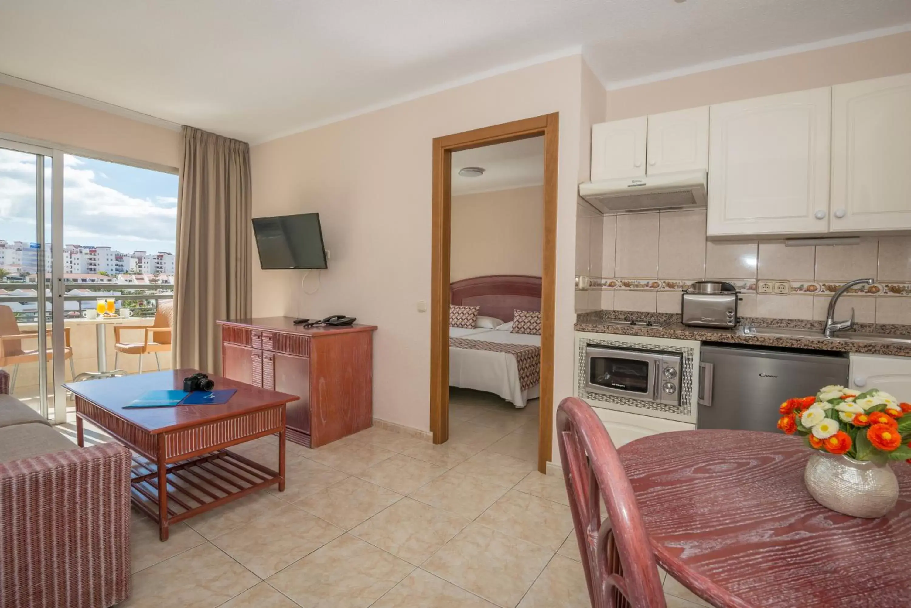 Kitchen or kitchenette, Dining Area in HOVIMA Santa María