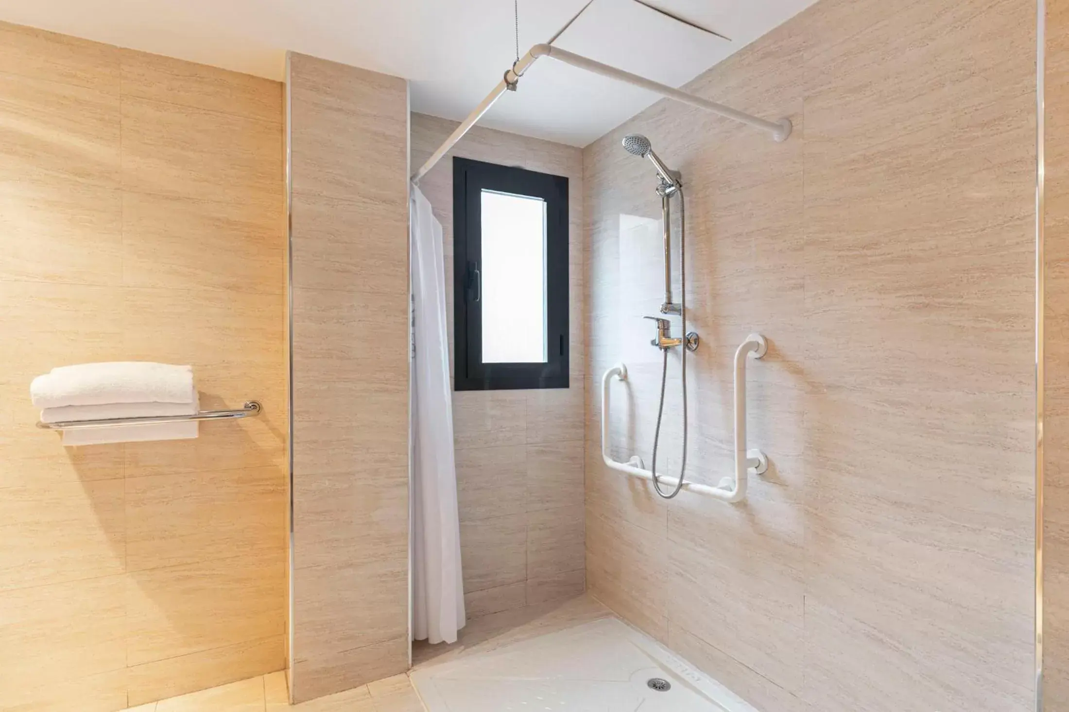 Bathroom in Sercotel de los Reyes Bathroom in Sercotel de los Reyes