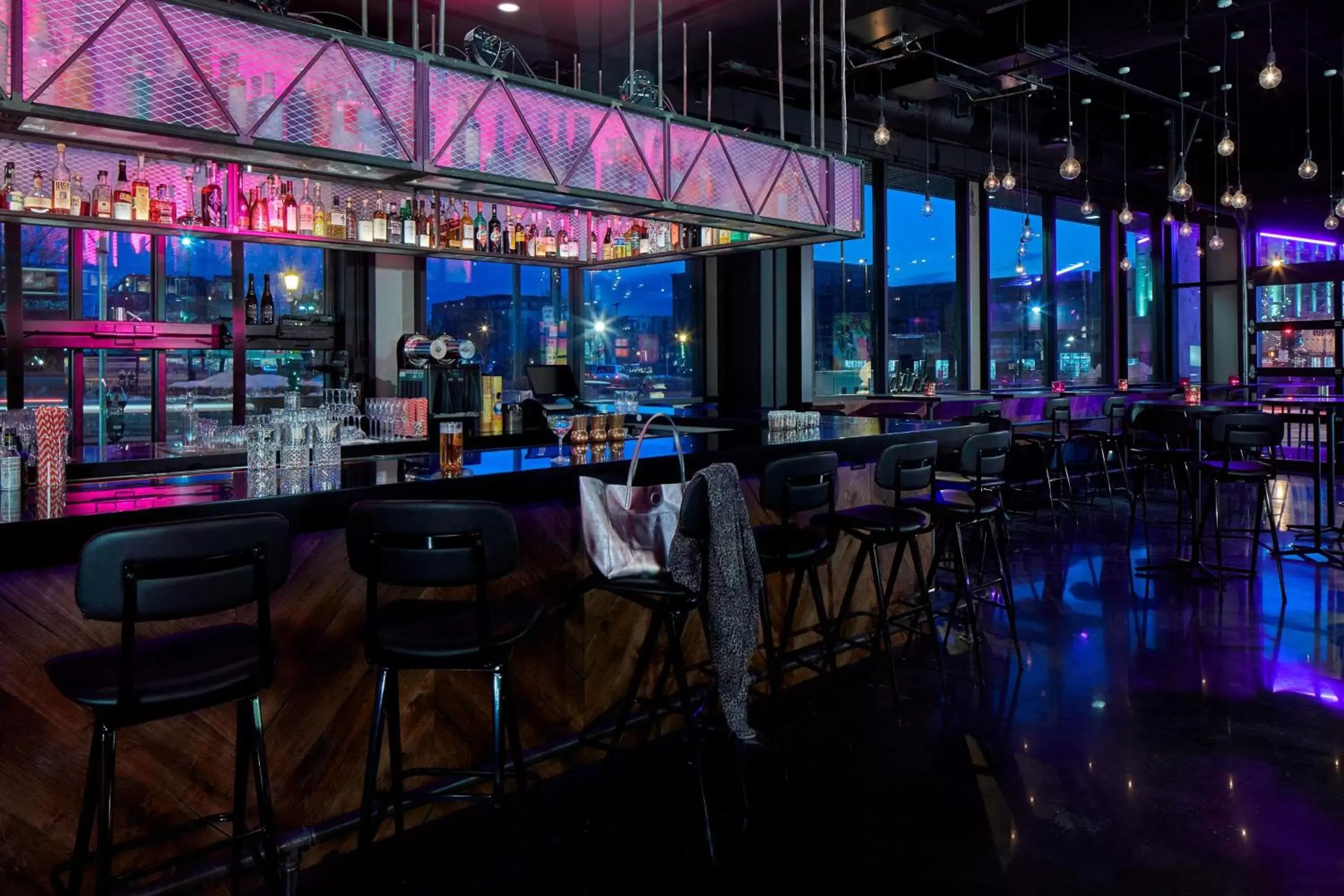 Lobby or reception, Lounge/Bar in MOXY Minneapolis Uptown