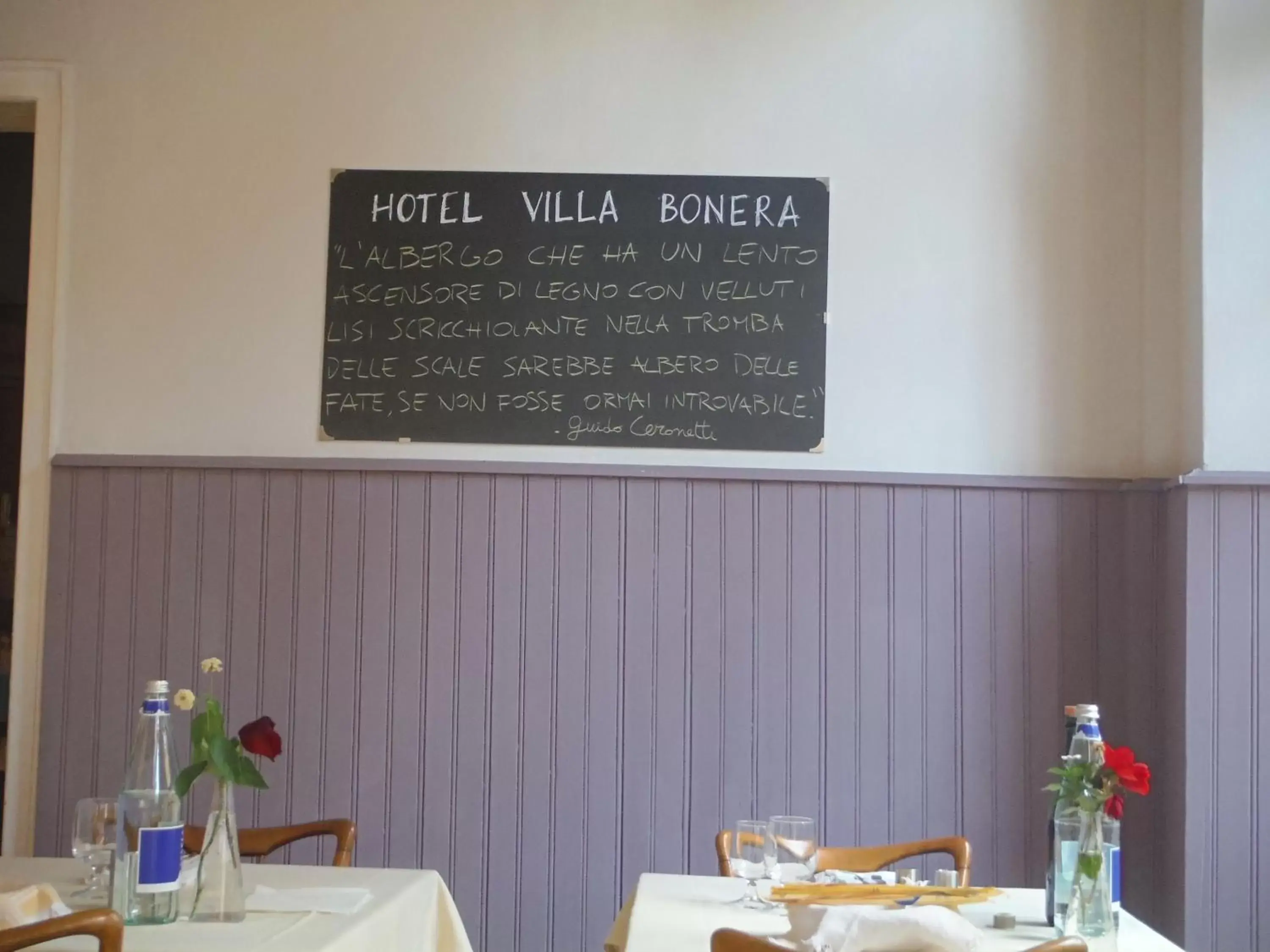 Dining area, Food in Hotel Villa Bonera