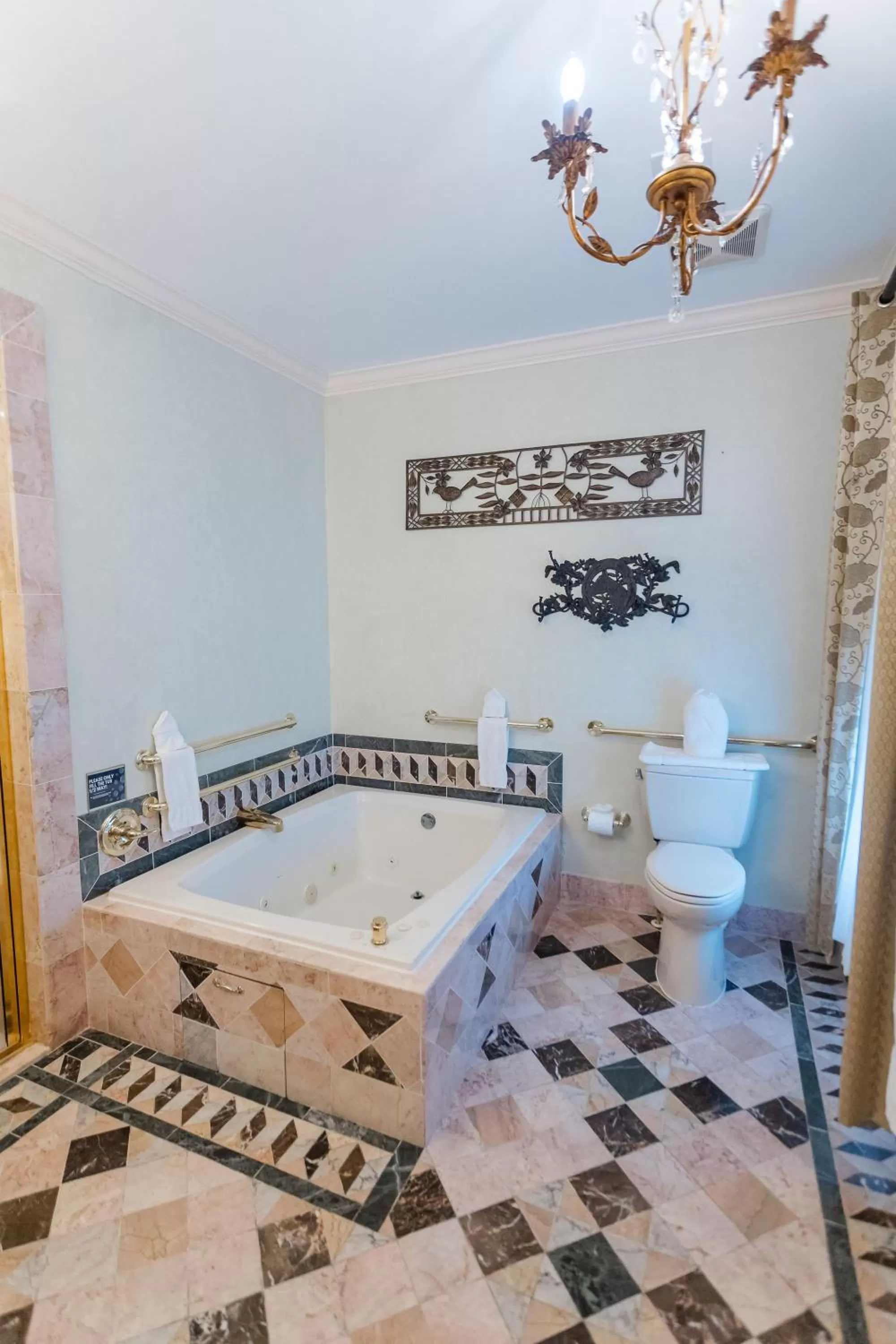 Bathroom in 1840s Carrollton Inn