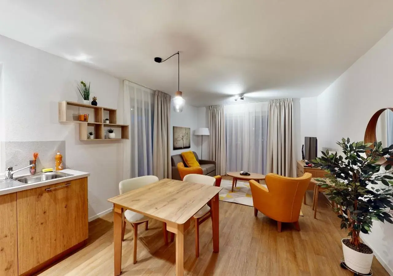 Living room, Dining Area in Alp Art Hotel