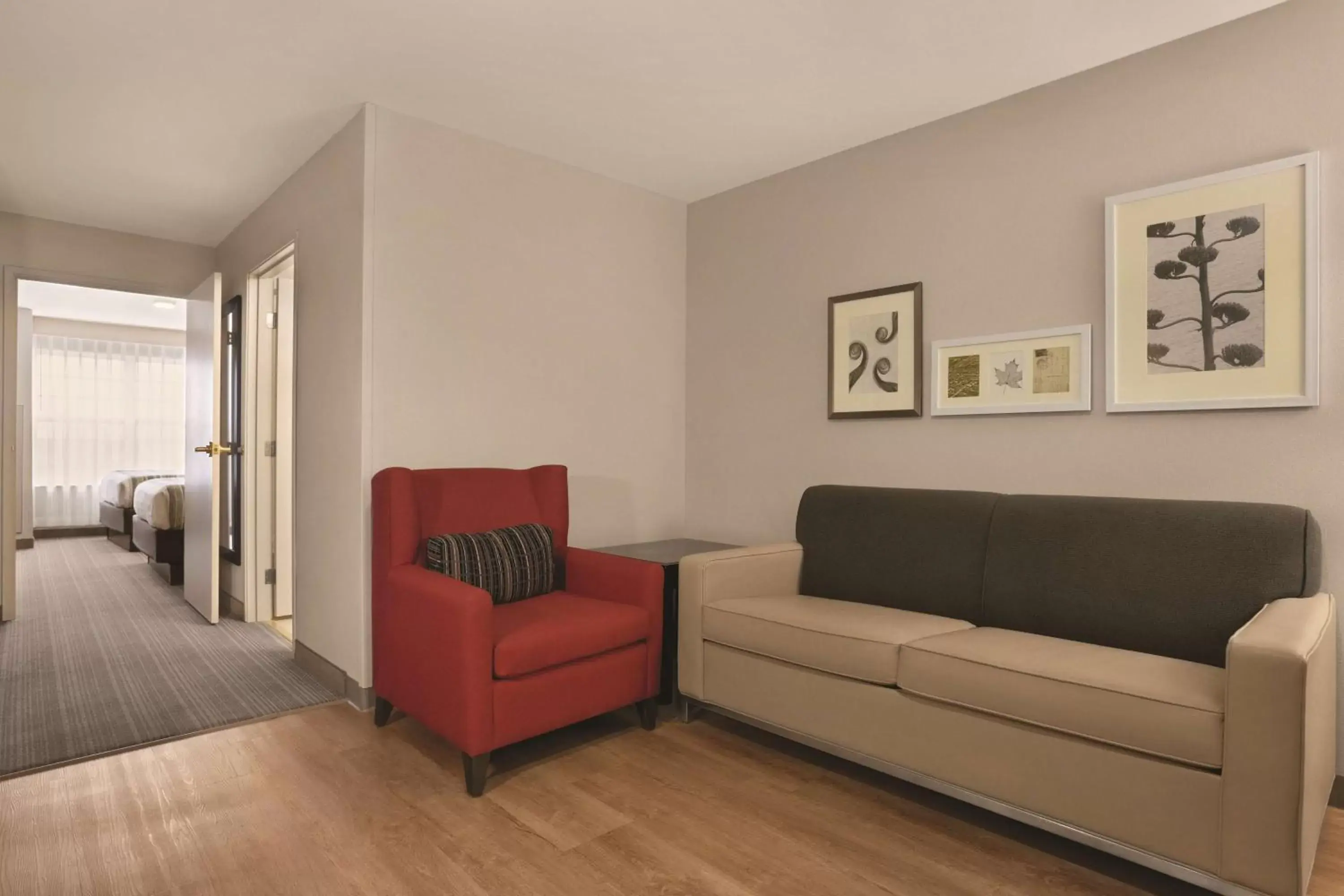 Photo of the whole room, Seating Area in Country Inn & Suites by Radisson, Bowling Green, KY