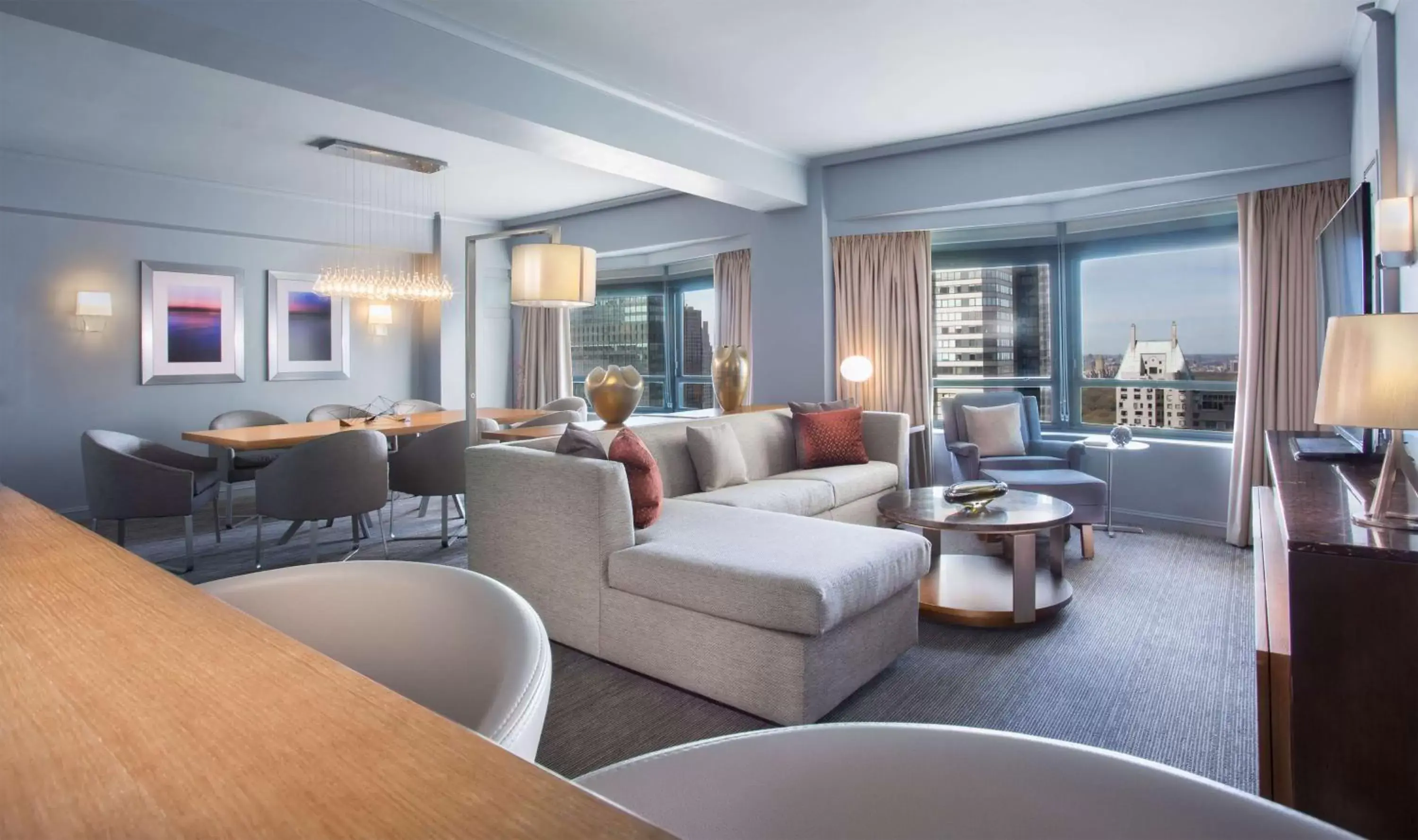 Living room in New York Hilton Midtown