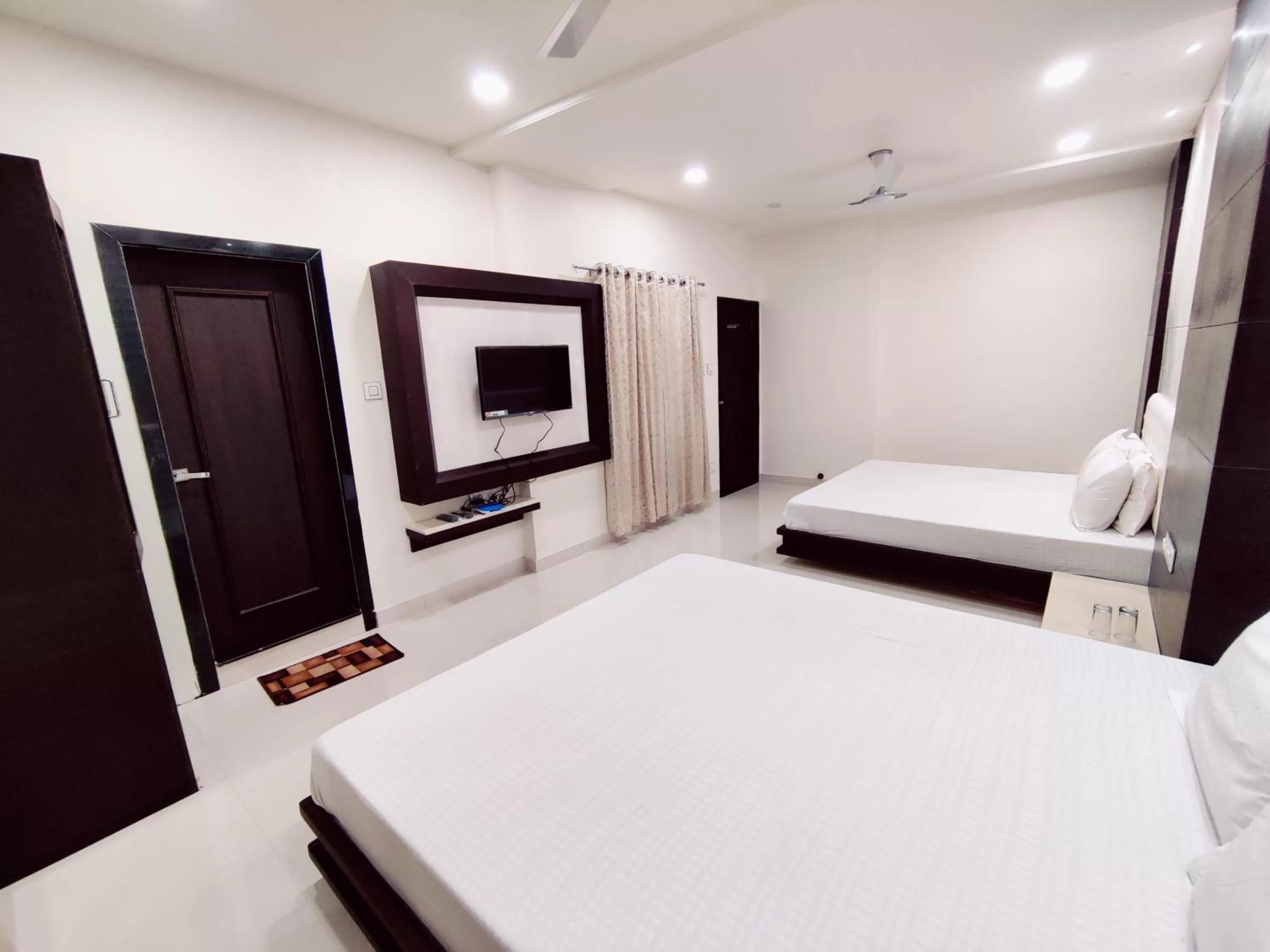 Bed in Abu Inn, Mount Abu - The Luxury Boutique Stay