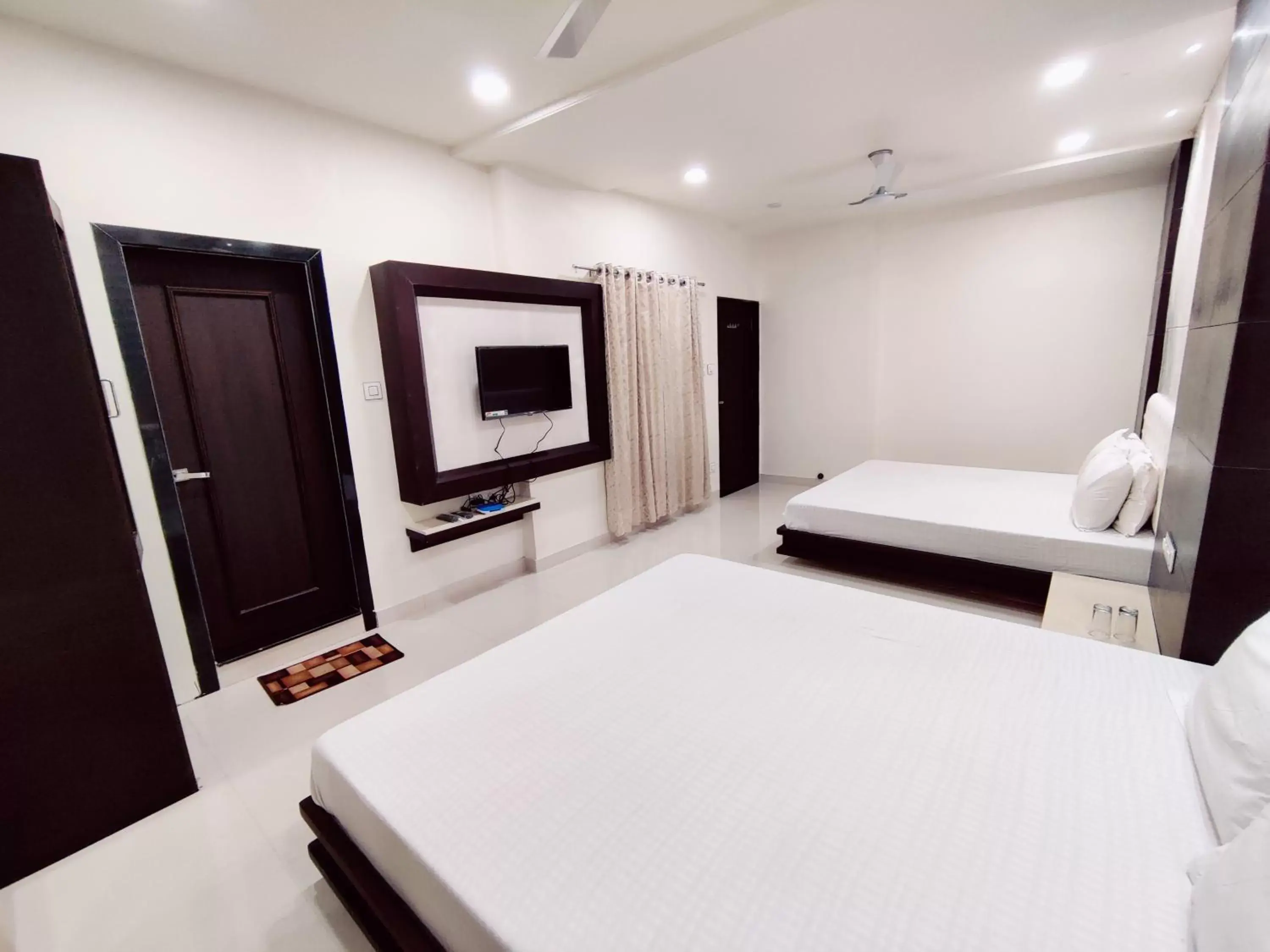 Bed in Abu Inn, Mount Abu - The Luxury Boutique Stay Bed in Abu Inn, Mount Abu - The Luxury Boutique Stay
