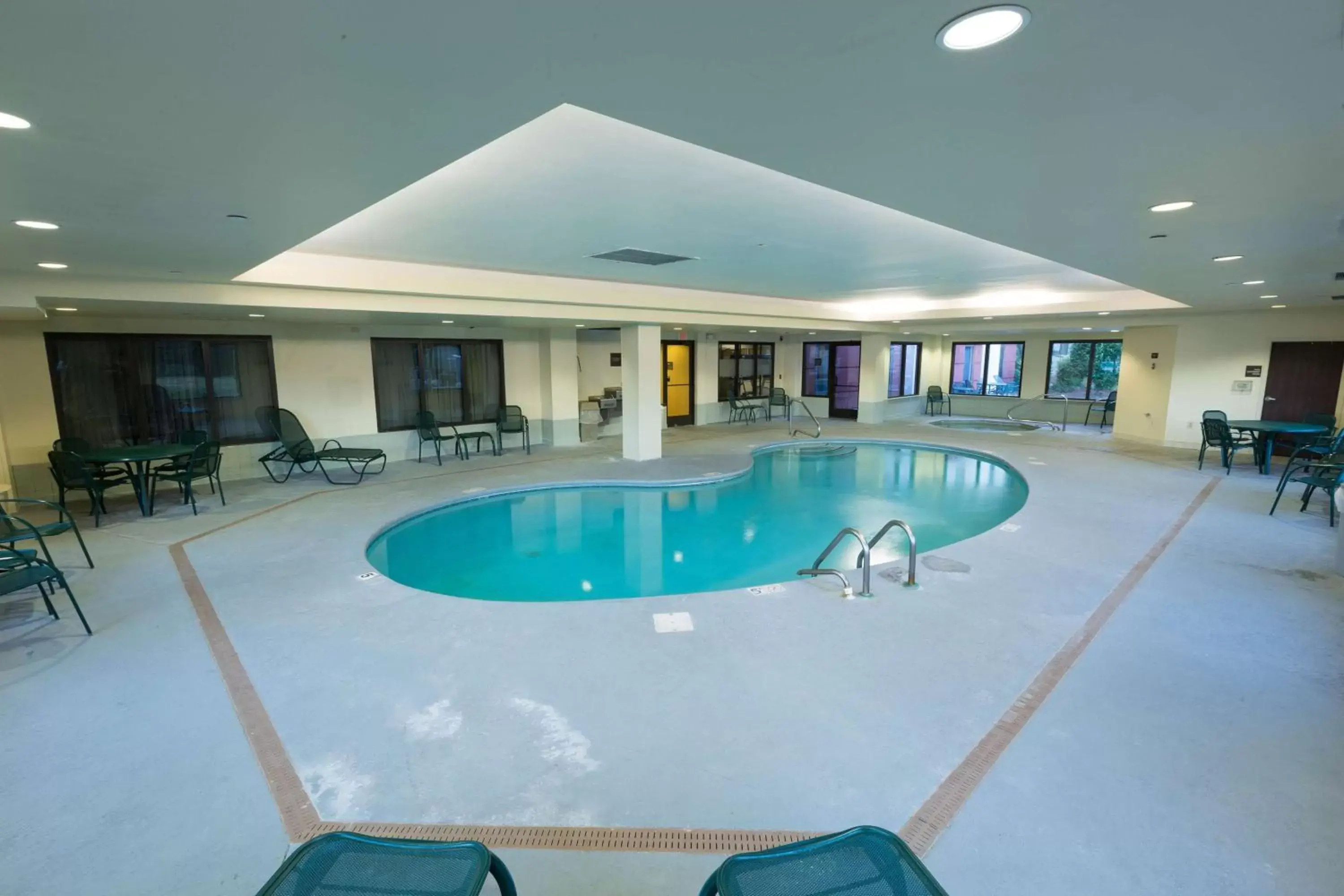 Pool view, Swimming Pool in Hampton Inn Washington