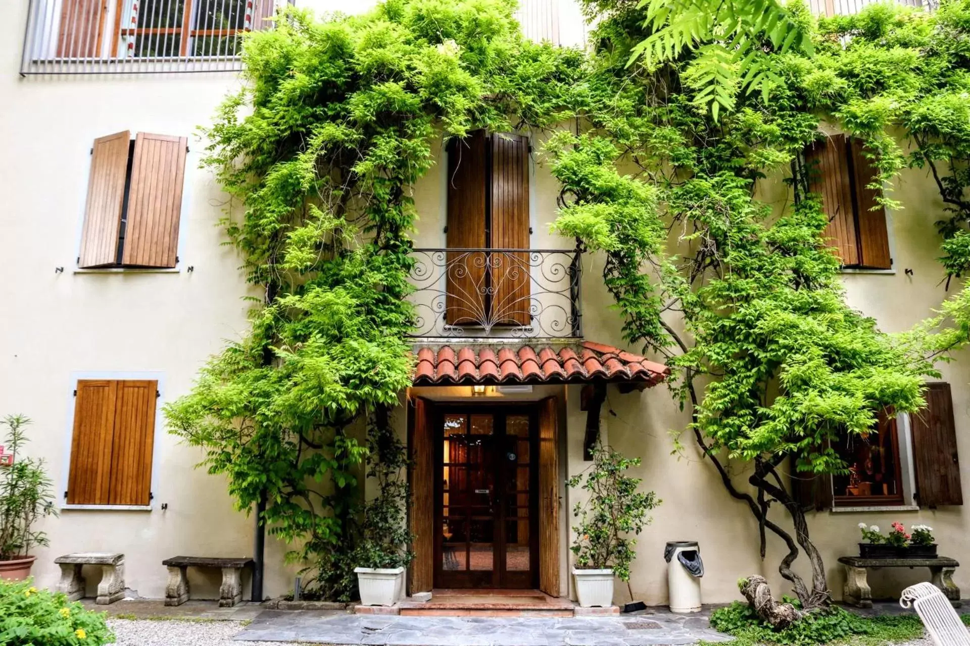 Facade/entrance in Country Hotel Le Querce