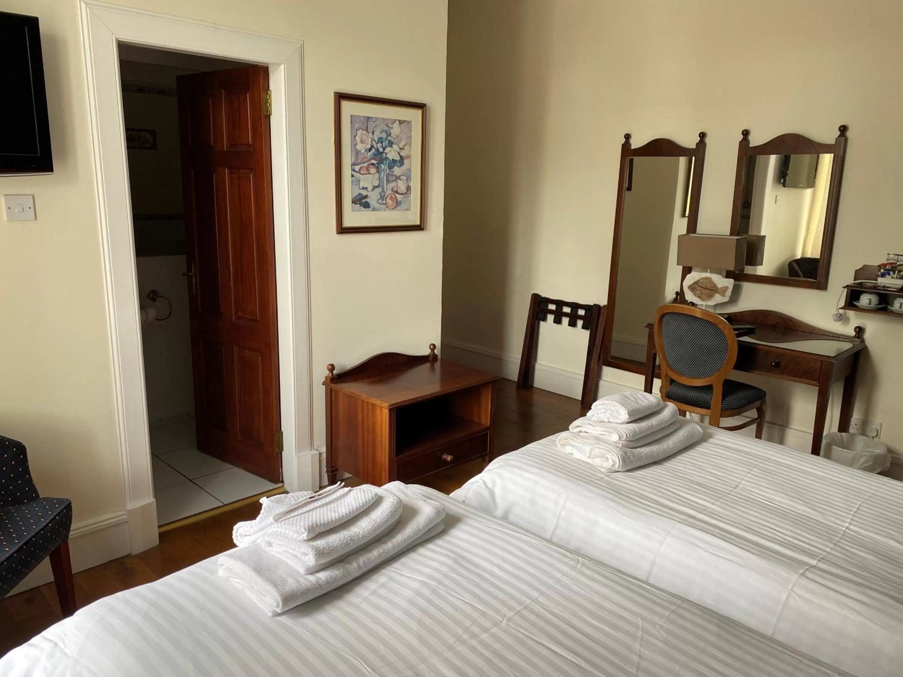 Bed in Avonbridge Hotel