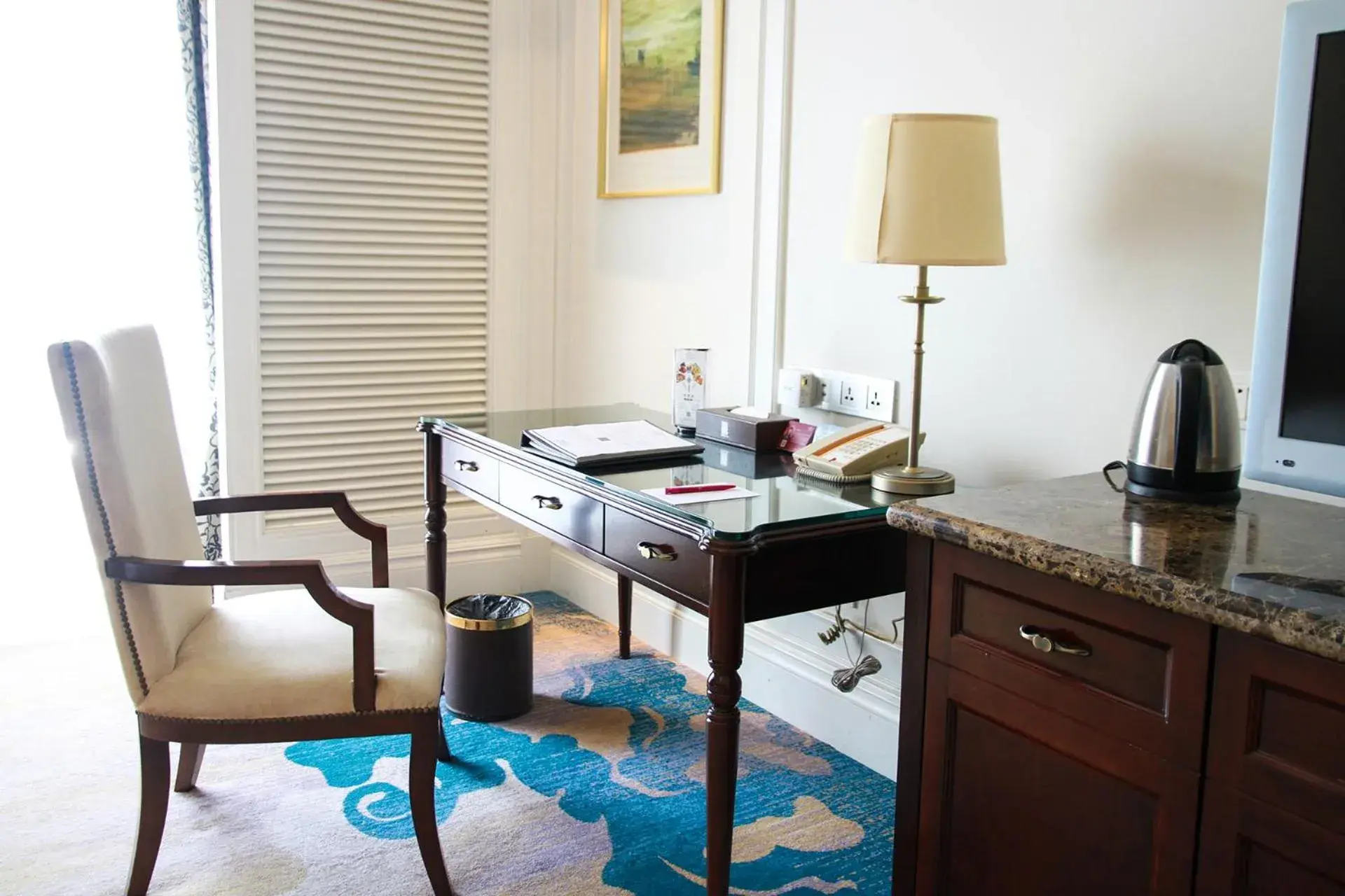 Photo of the whole room, Kitchen/Kitchenette in Crowne Plaza Ocean Spring Resort, an IHG Hotel