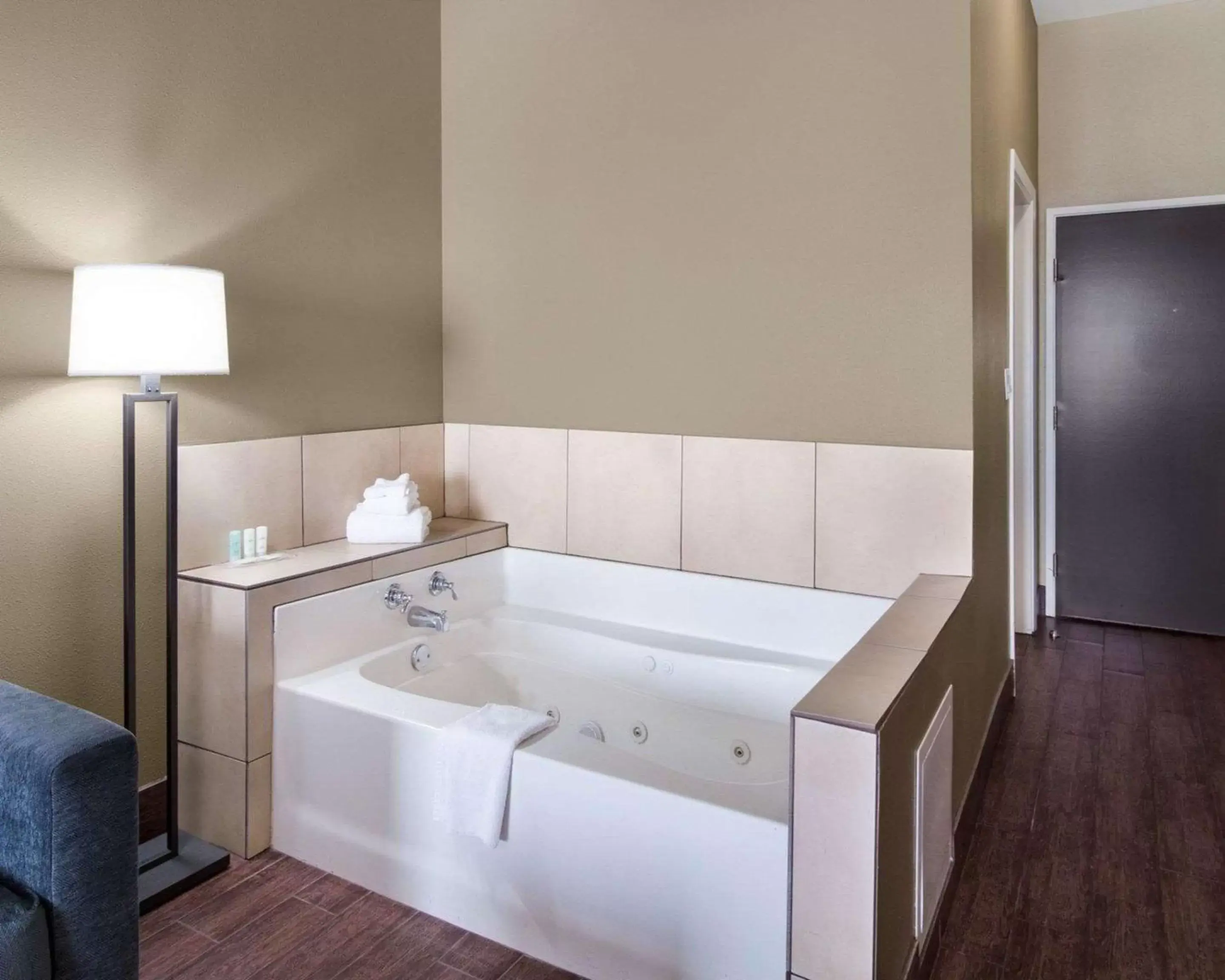 Bathroom in Comfort Suites Odessa