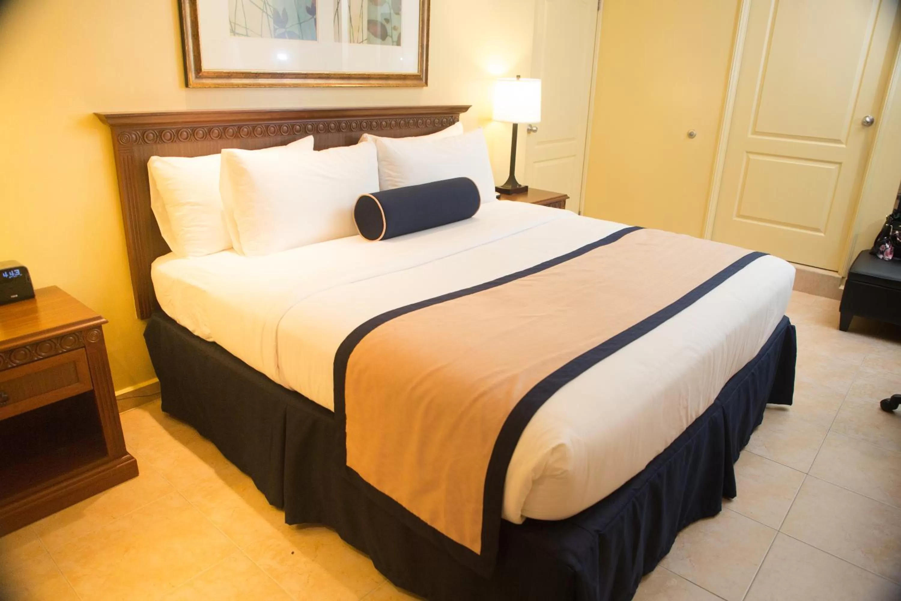 Bed in Best Western El Dorado Panama Hotel