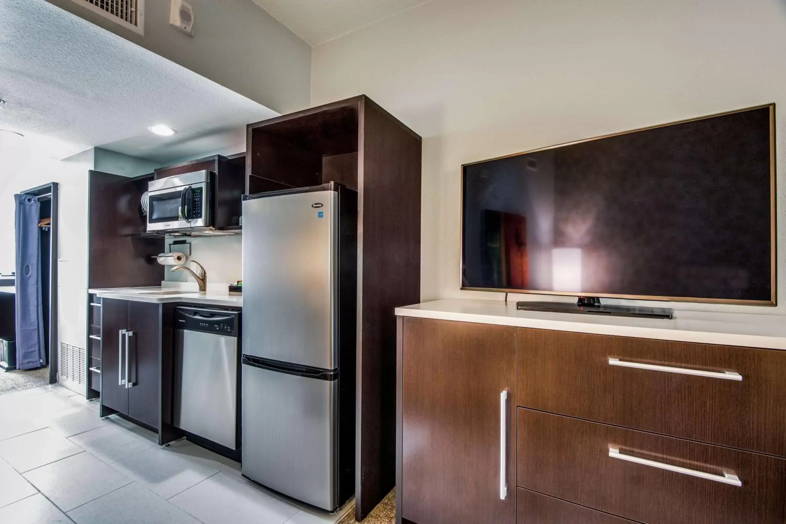 Kitchen or kitchenette, Kitchen/Kitchenette in Home2 Suites by Hilton DFW Airport South Irving