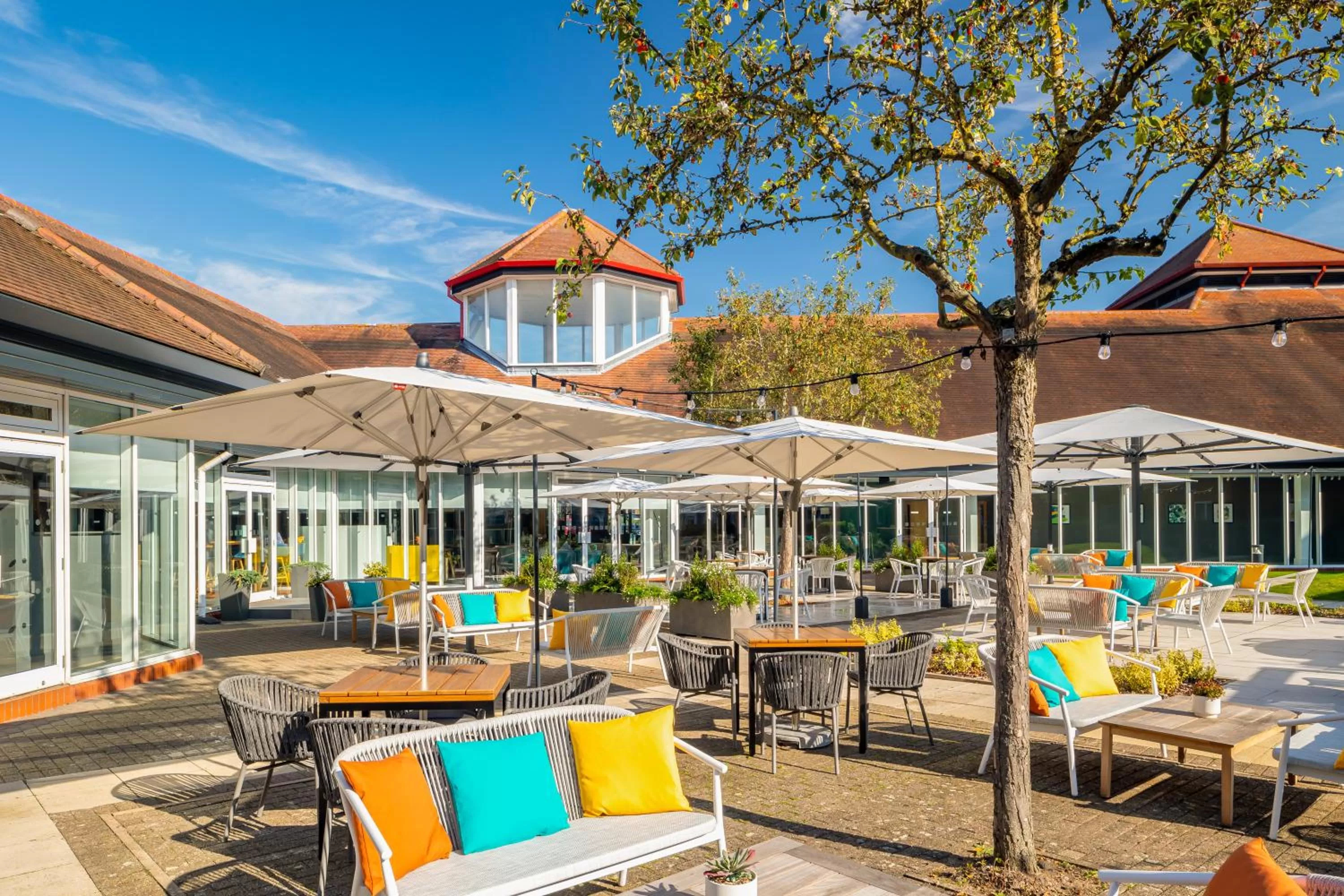 Property building in Holiday Inn Aylesbury by IHG