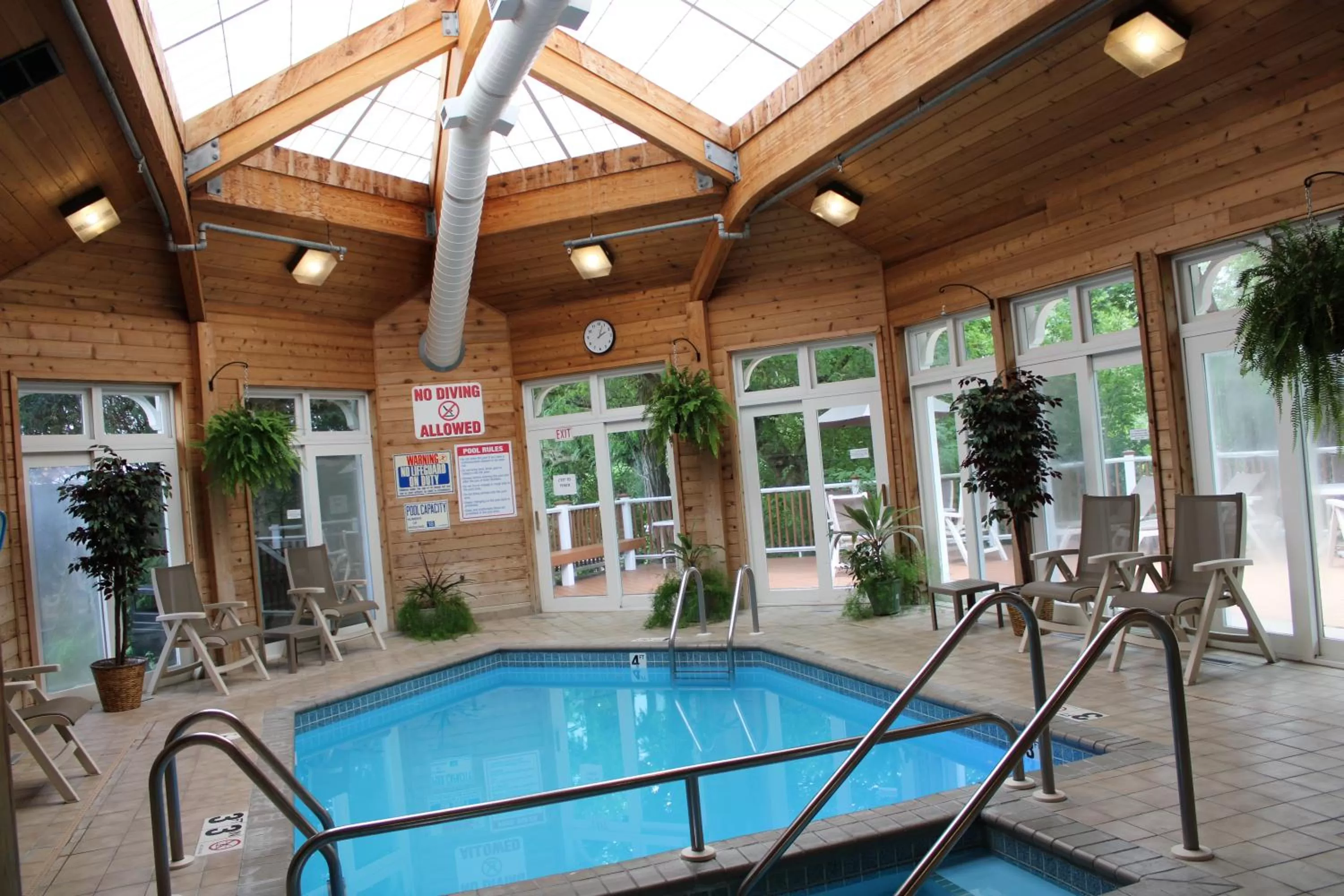Garden view, Swimming Pool in Mill Creek Hotel