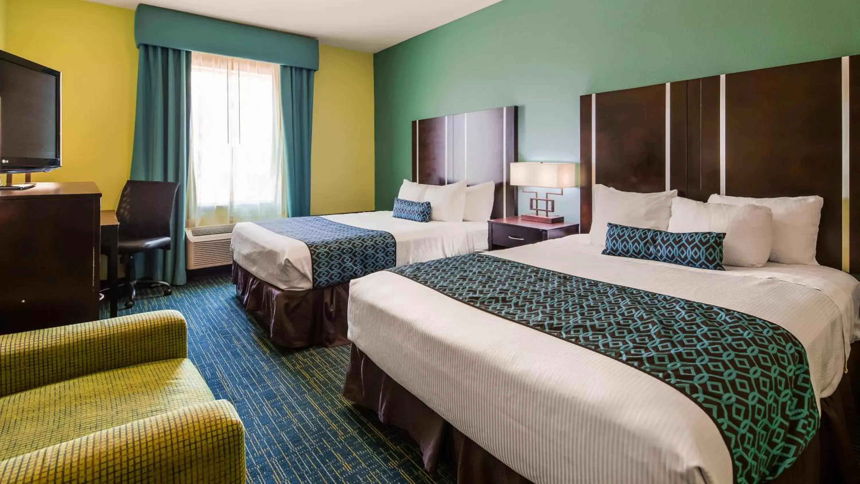 Bed in Best Western Plus Carrizo Springs Inn & Suites