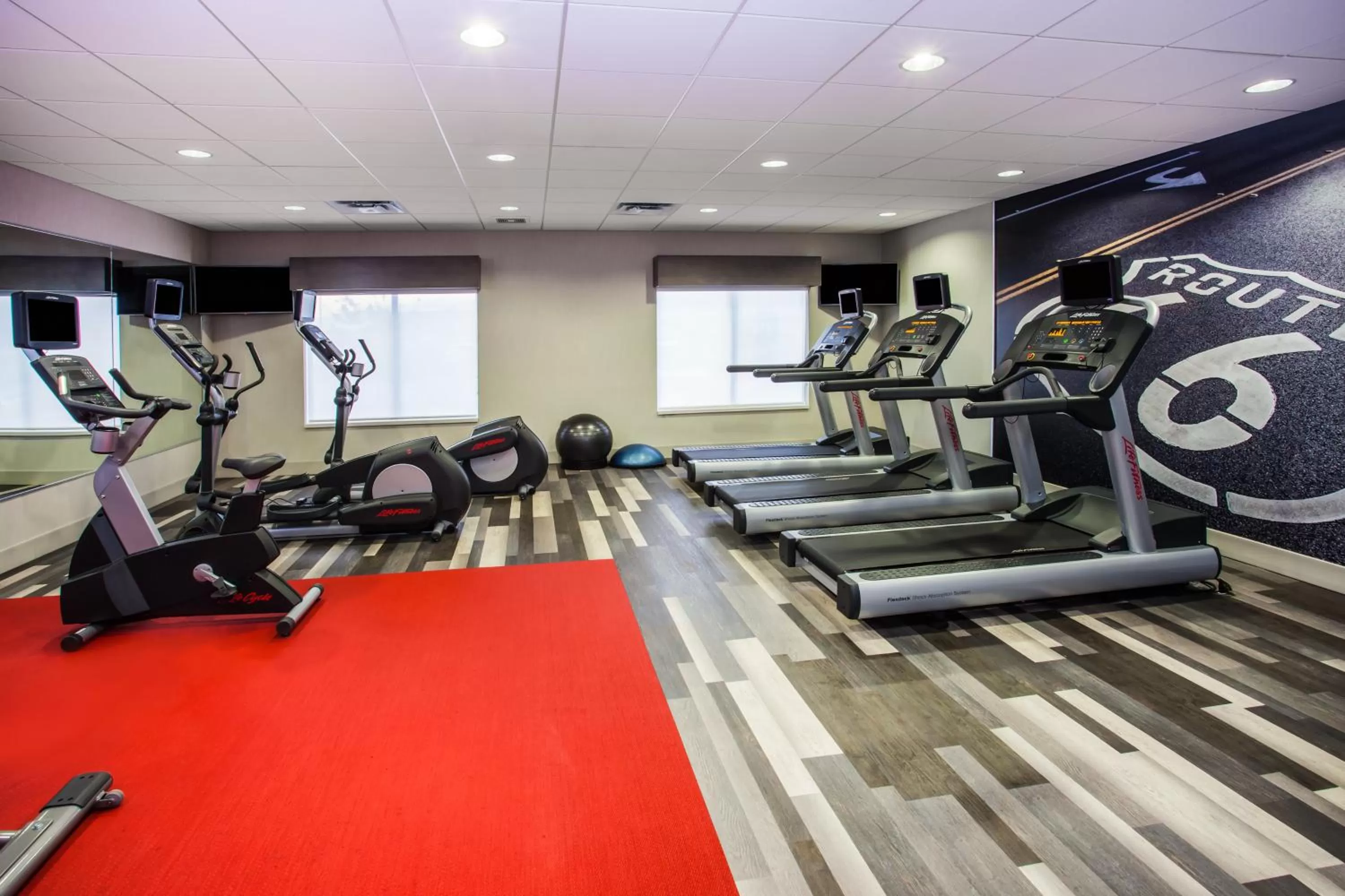 Fitness centre/facilities in Holiday Inn Express & Suites Litchfield by IHG