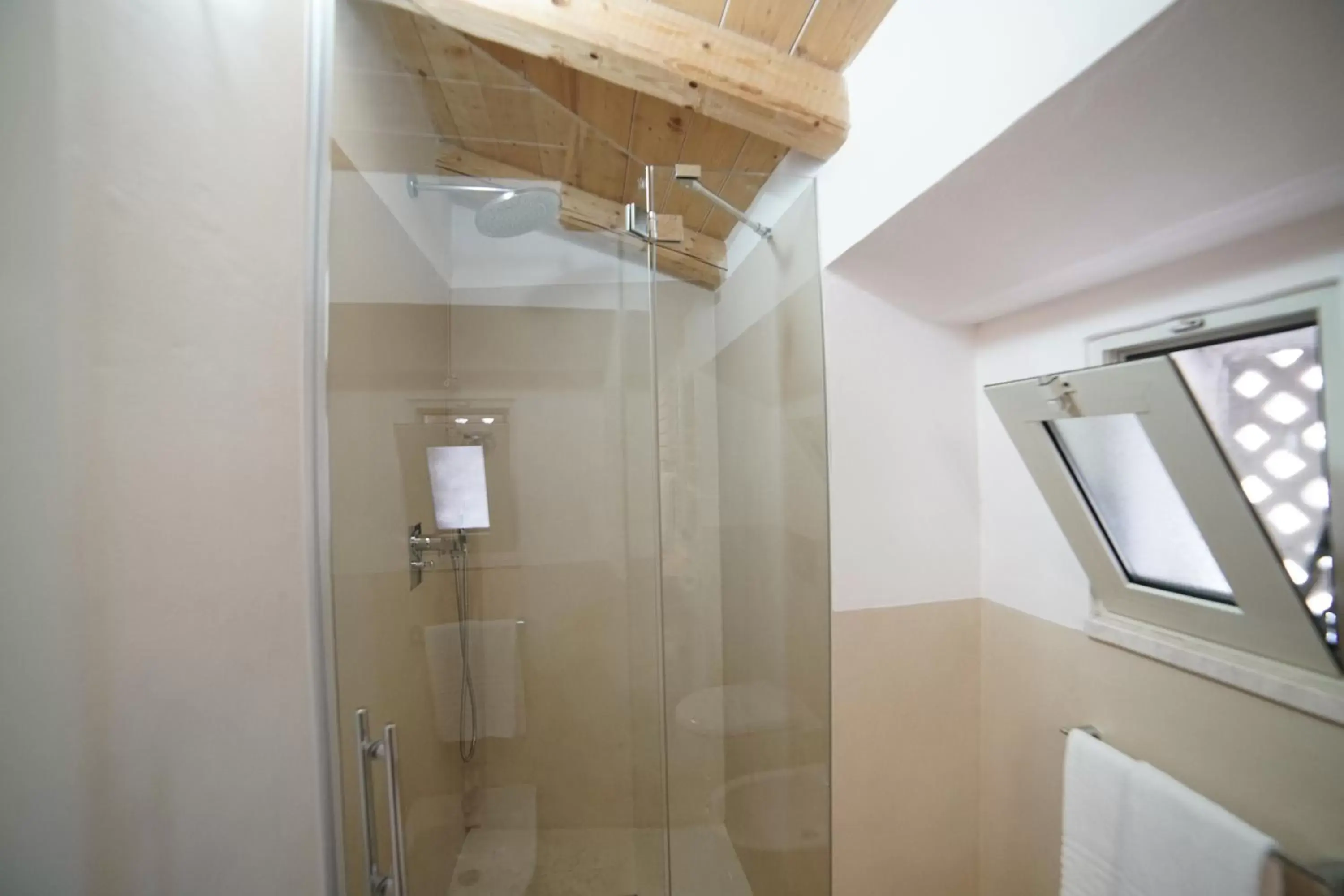 Shower, Bathroom in Il Belvedere