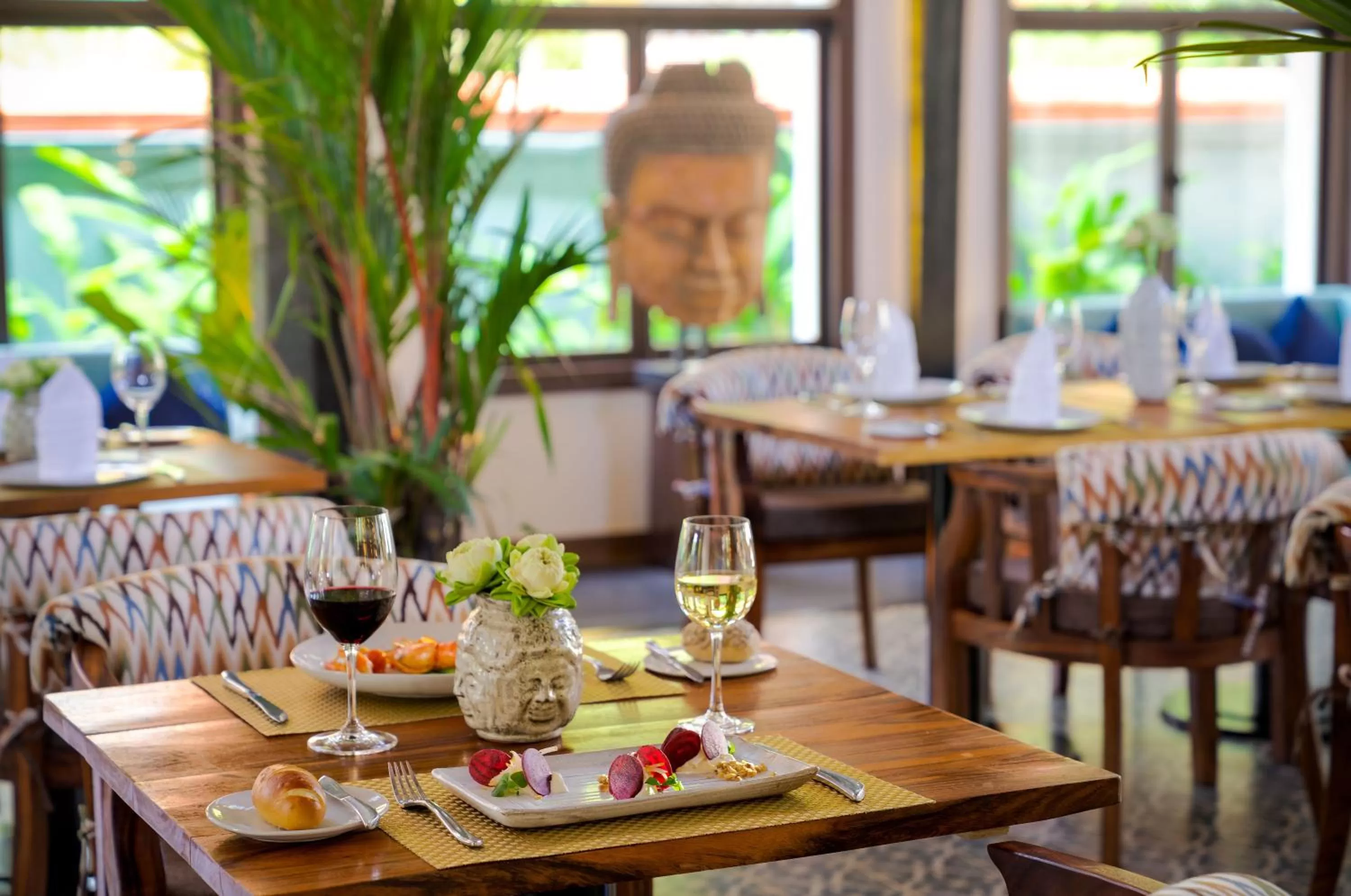 Restaurant/places to eat in Heritage Suites Hotel