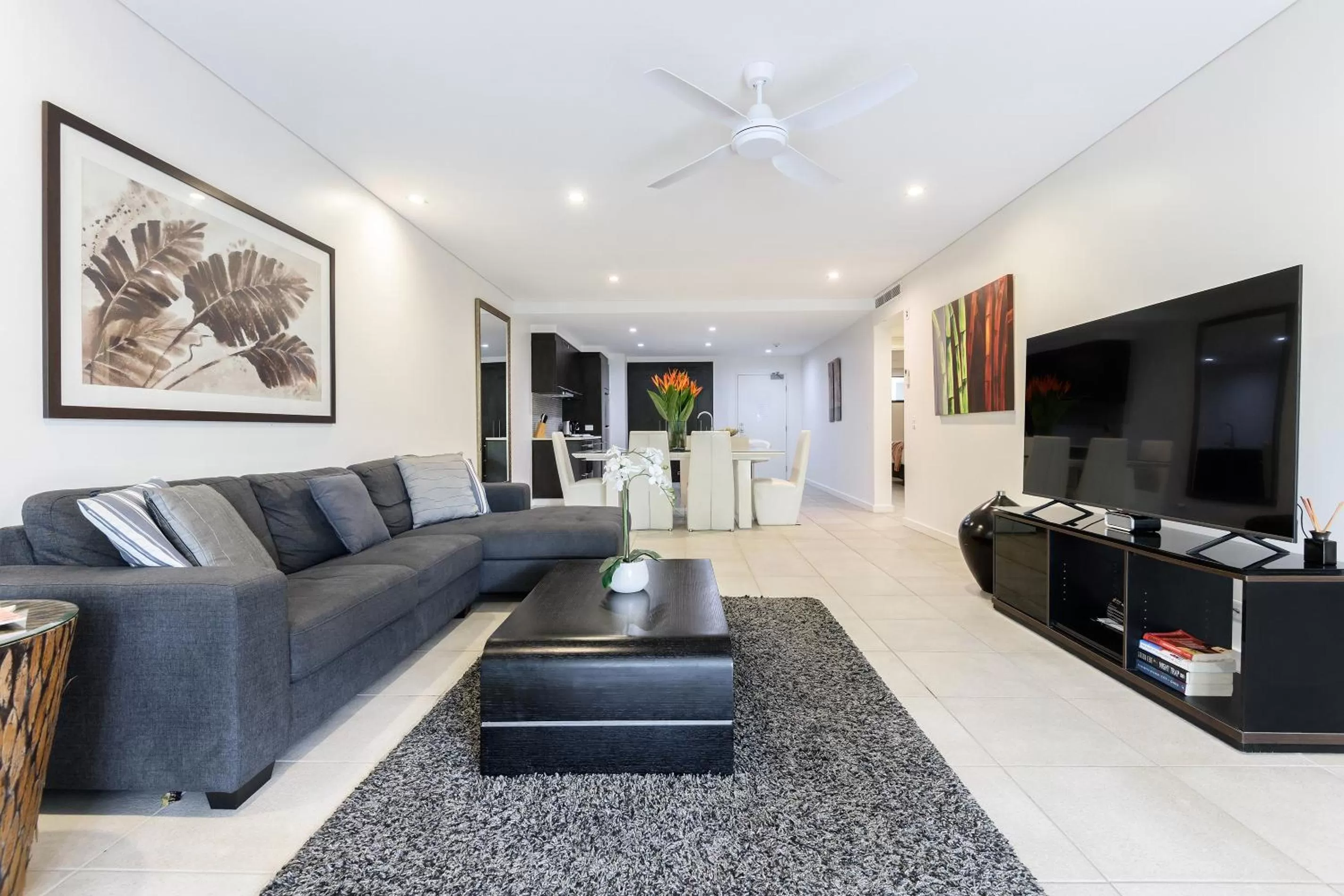 TV and multimedia, Seating Area in Port Douglas Private Apartments in Temple