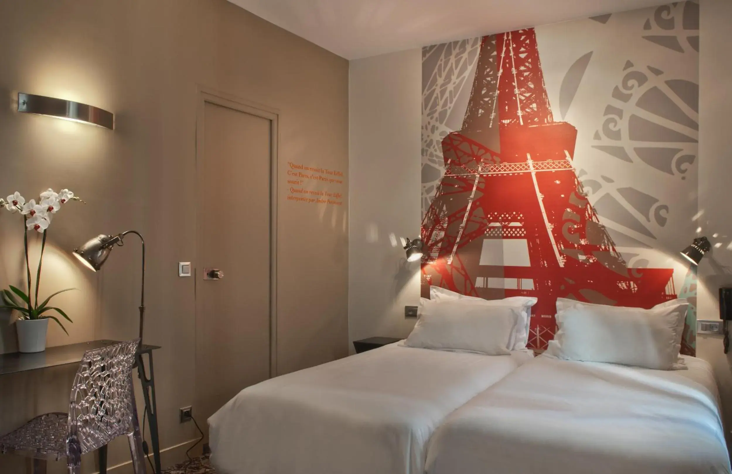Bed in Hotel Alpha Paris Tour Eiffel